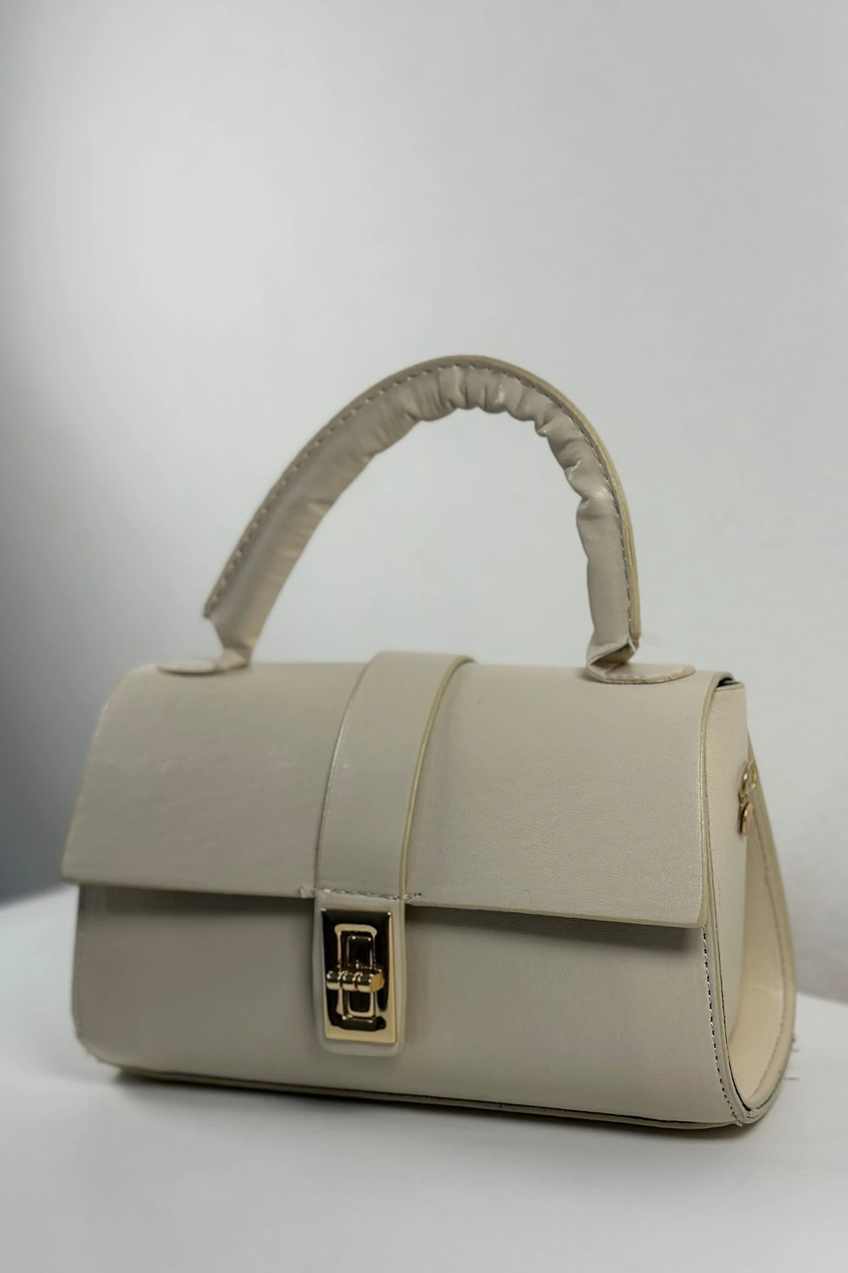 Solencia D'Oro Krem Kilit Detaylı Kadın El Kol ve Omuz Çantası