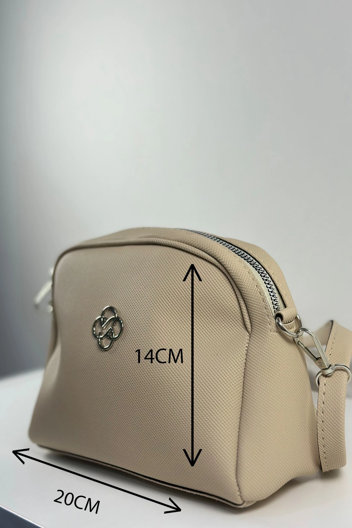 Loria Dinia Krem Fermuarlı Askılı Kadın El Kol ve Omuz Çantası