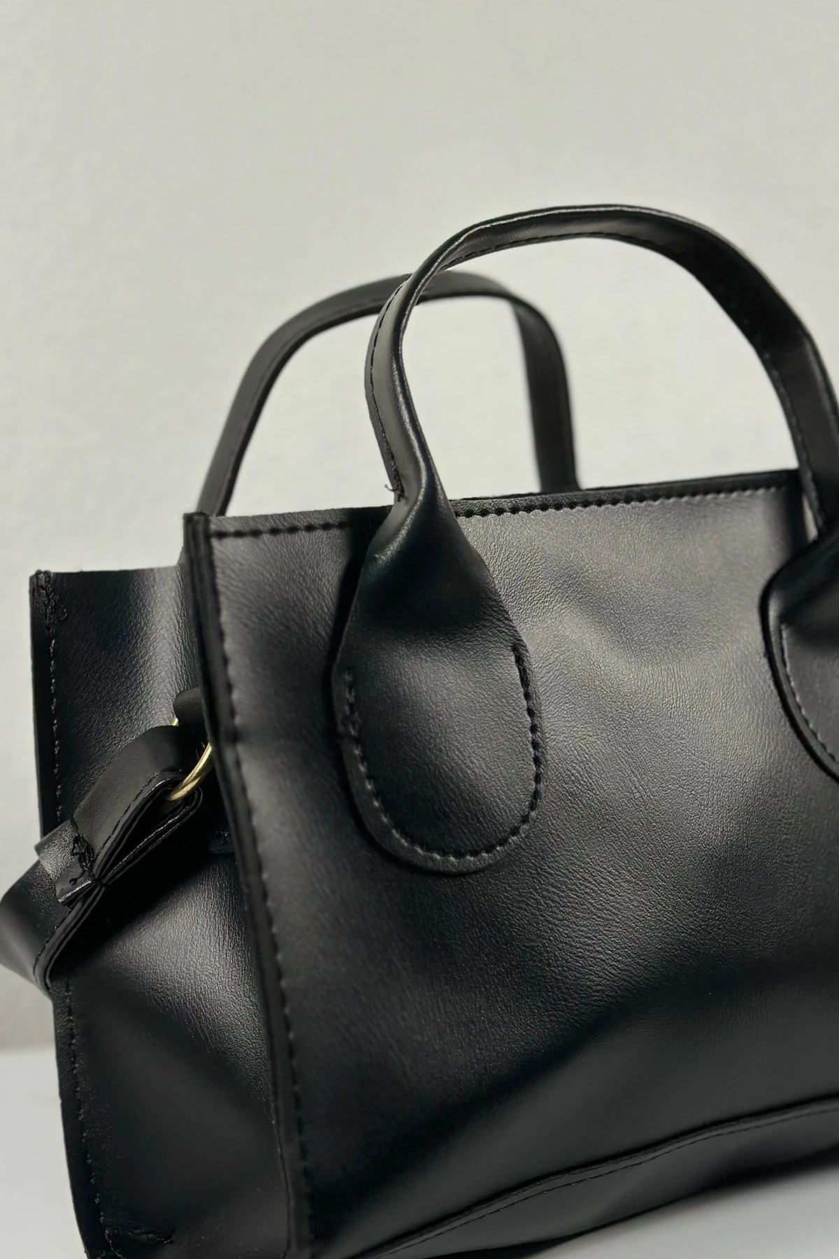 Alvara Belle Siyah Fermuarlı Tek Bölmeli Askılı Kadın El Kol ve Omuz Çantası