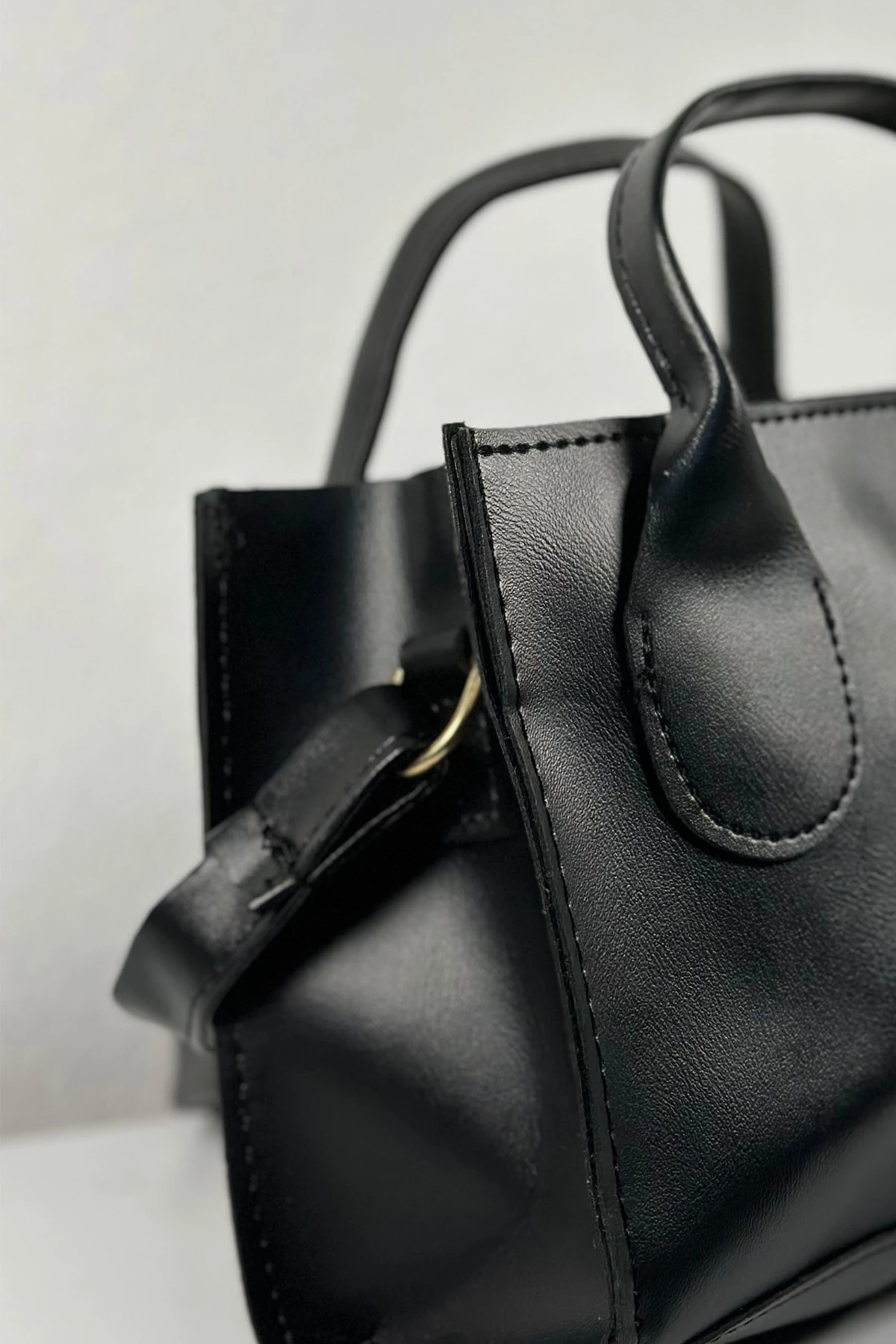 Alvara Belle Siyah Fermuarlı Tek Bölmeli Askılı Kadın El Kol ve Omuz Çantası