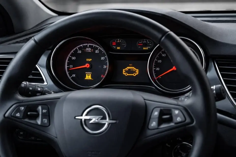 Opel Astra ESP ve Motor Arıza Lambası Yanıyor?
