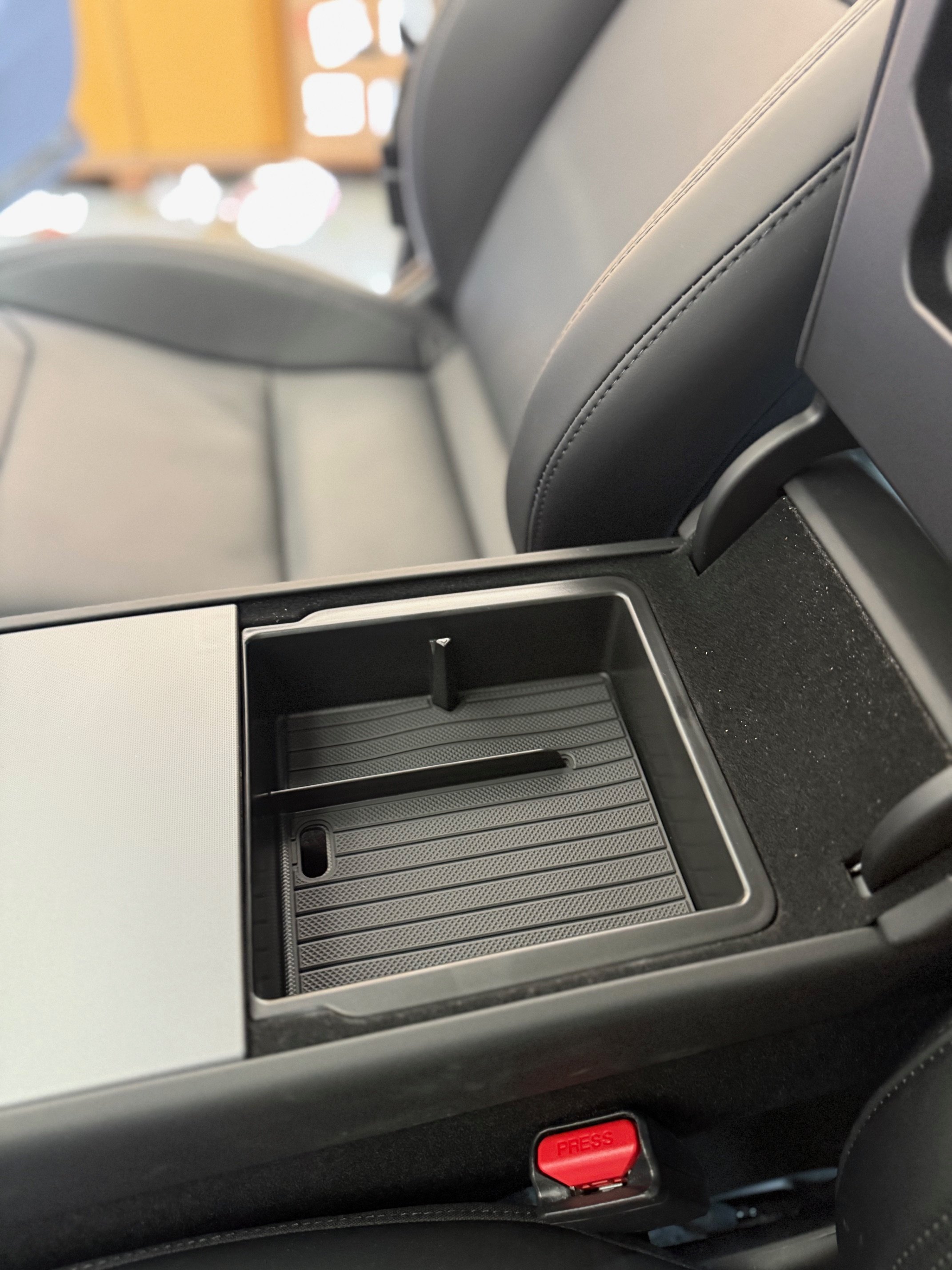 Tesla Model Y Juniper 2025 Kolçak İçi Organizer