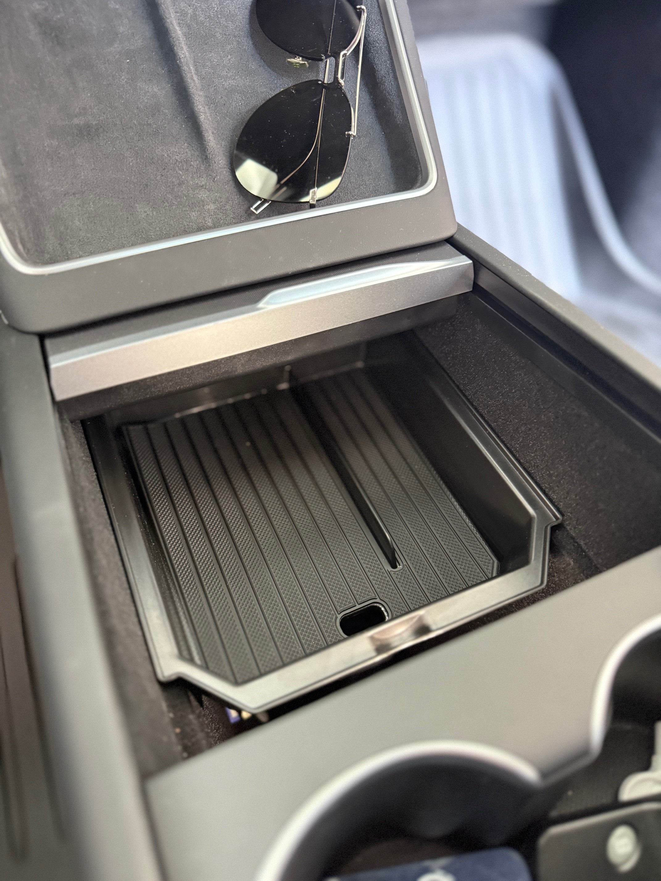 Tesla Model Y Juniper 2025+ Orta Konsol Organizatör