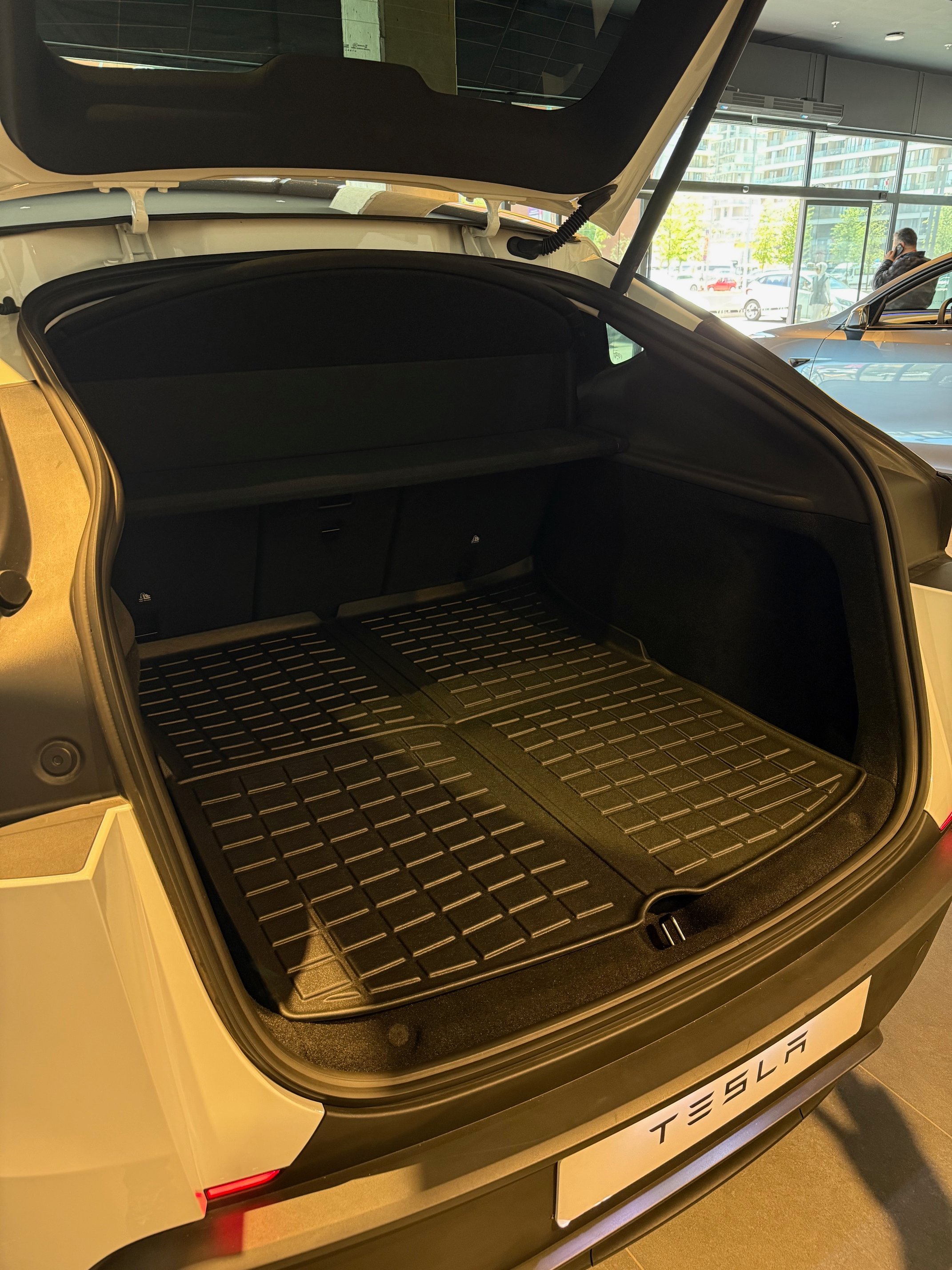 Tesla Model Y Juniper Bagaj Havuzu