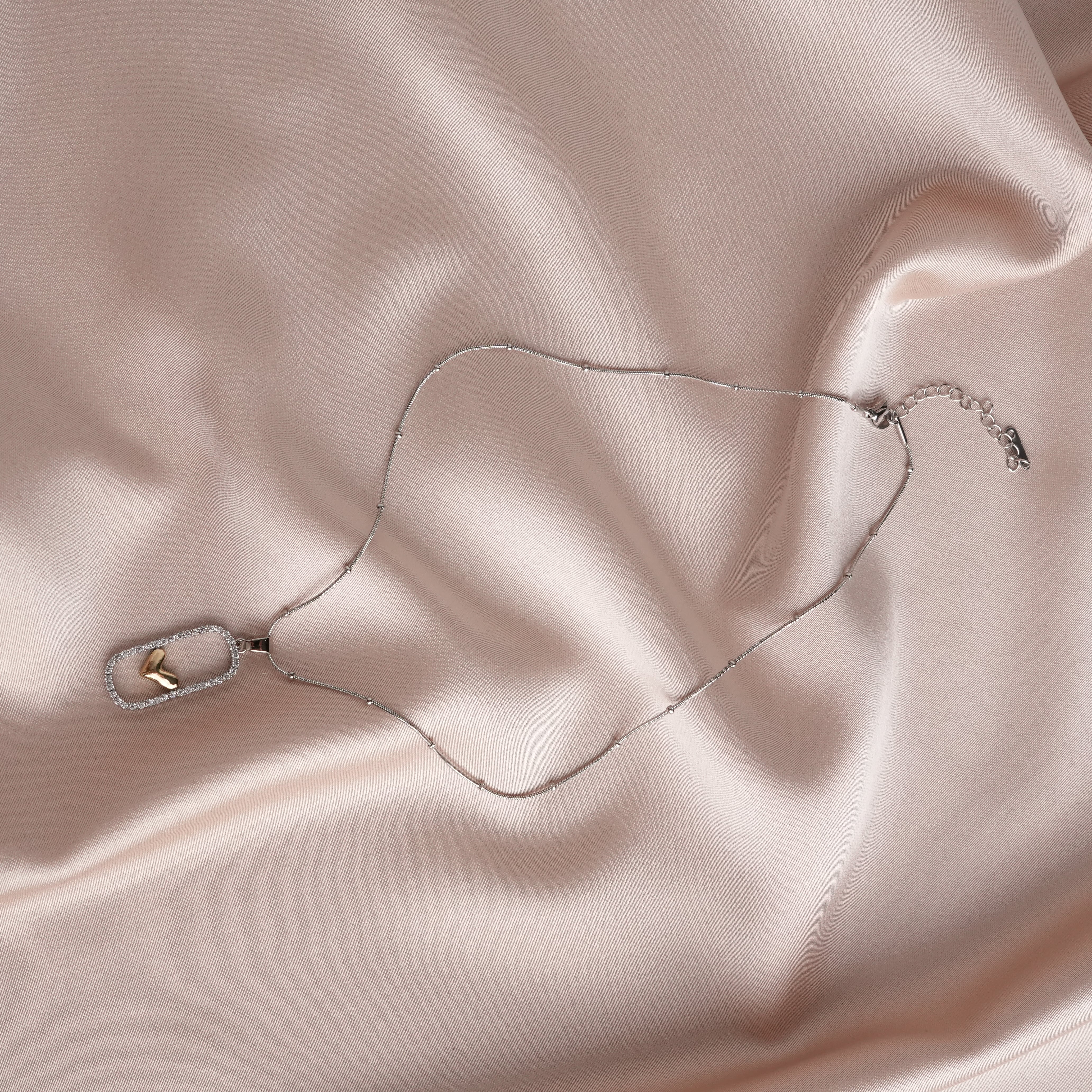 ALTIN KALP DETAYLI DİKDÖRTGEN TAŞLI KOLYE