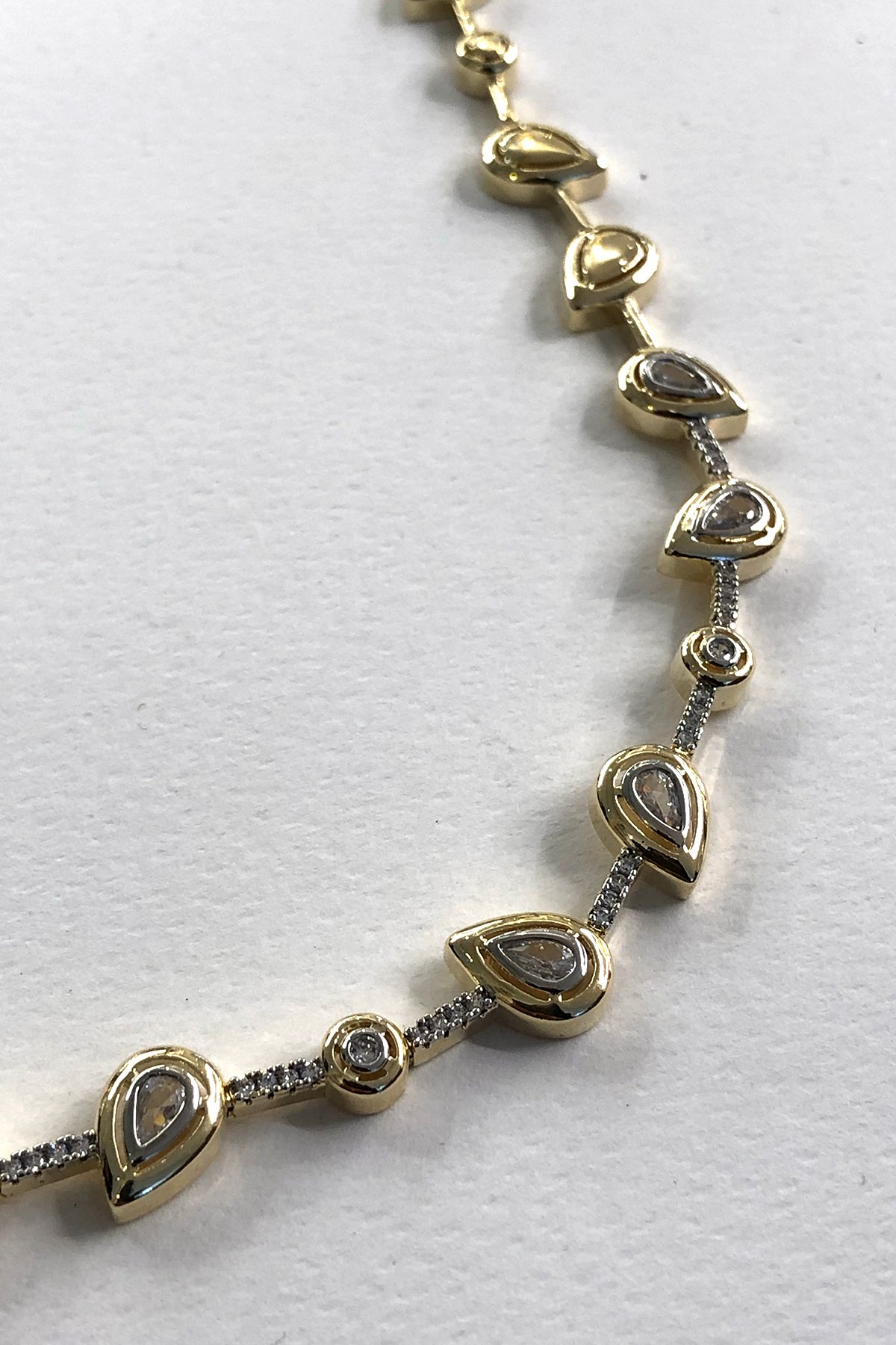 Damla Model Taşlı Gold Detaylı Xp Kaplama Kolye
