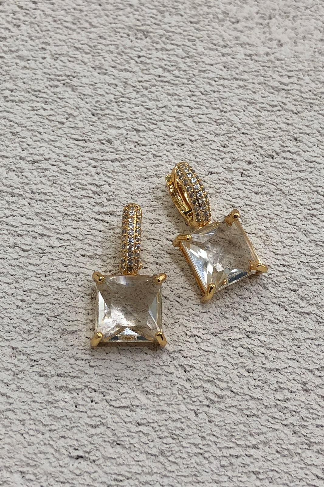 Kare Model Zirkon Taş Gold Küpe