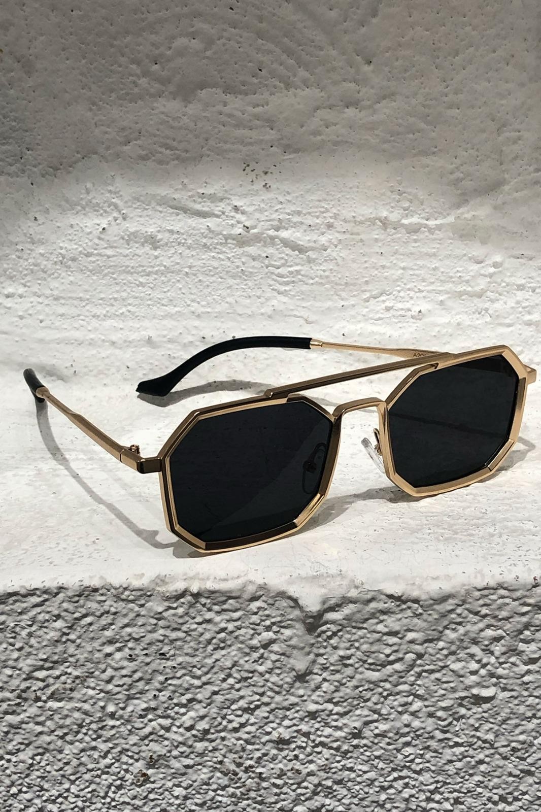Geometrik Model Gold Detay Siyah Gözlük