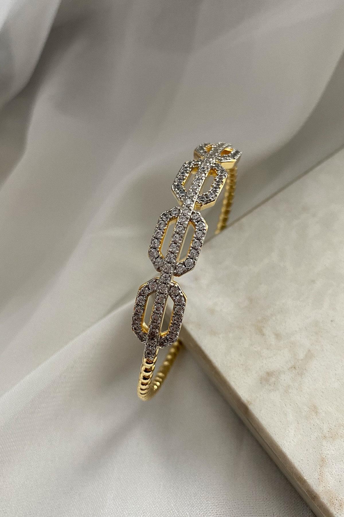 Beyaz Taşlı Yuvarlak Model Gold Detaylı Kelepçe Bileklik