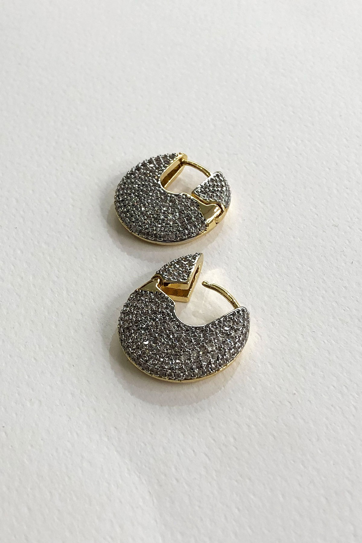 Taşlı Gold Detaylı Kaplama Küpe