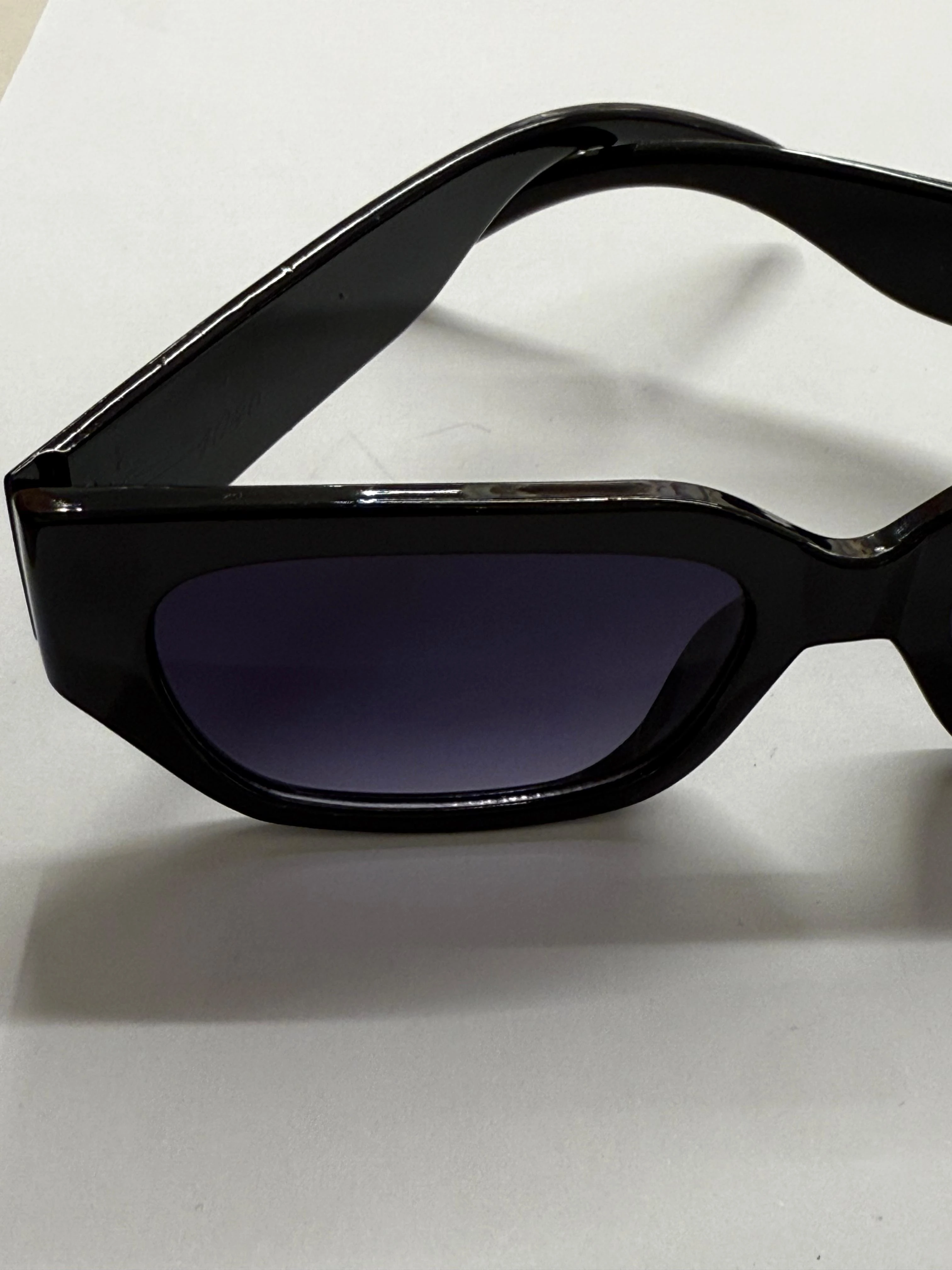 Oval Çerçeveli Siyah Gözlük