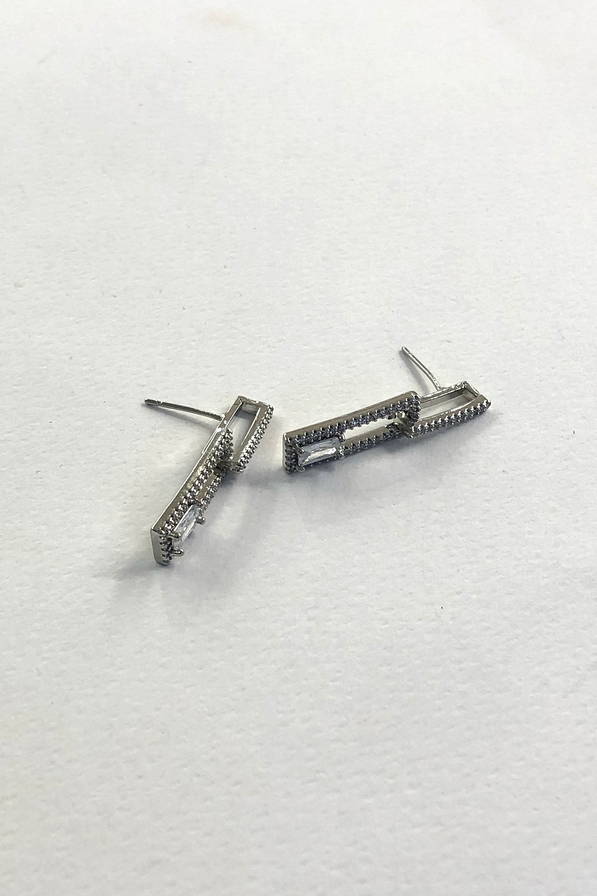 Dikdörtgen Model Minimal Zirkon Taşlı Silver Küpe