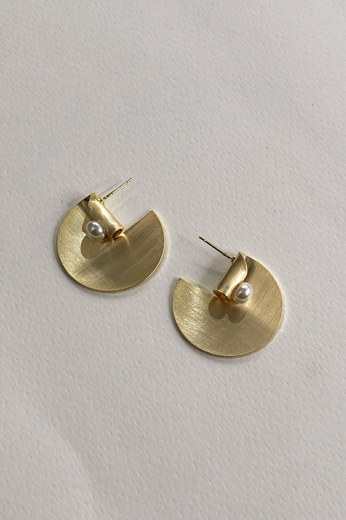 Yuvarlak İnci Gold Detaylı Küpe