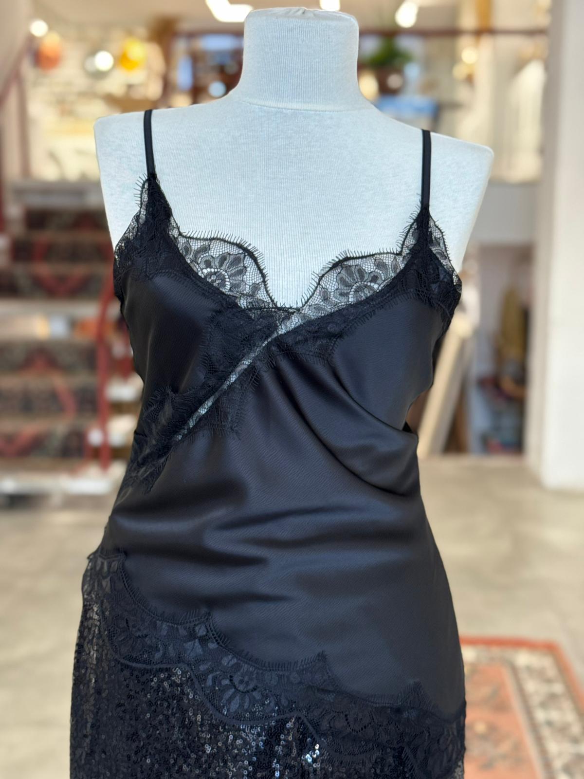 Dantelli Siyah Askılı Bluz