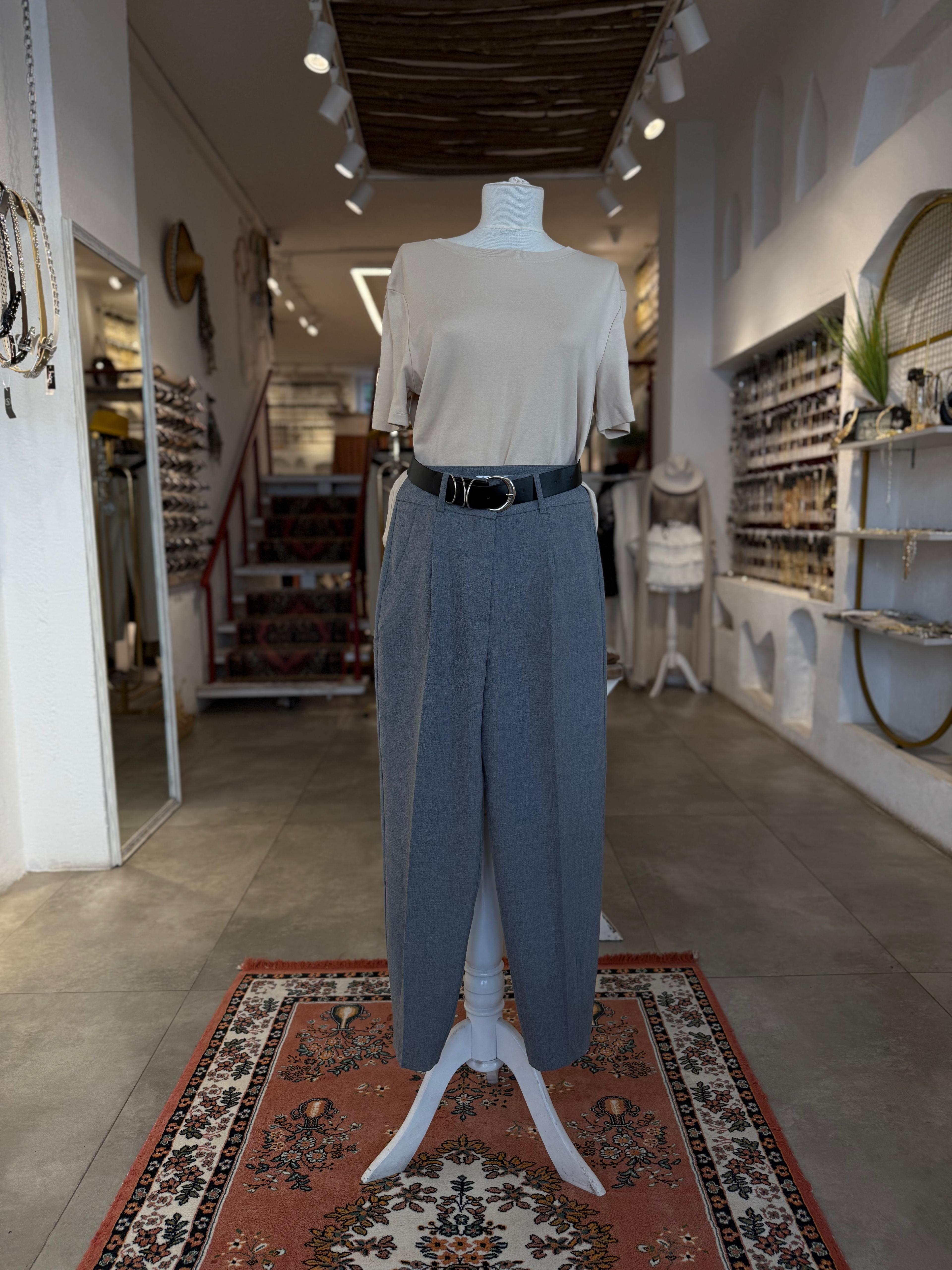 Kemer Detaylı Boru Paça Gri Pantolon 