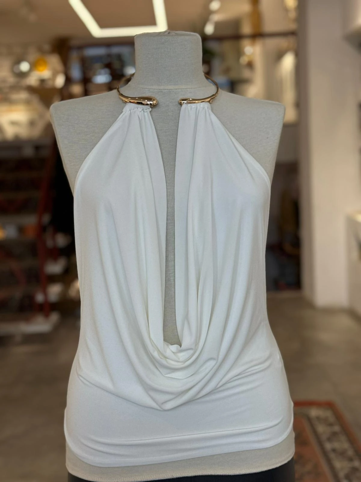 Kolyeli Dekolteli Beyaz Bluz