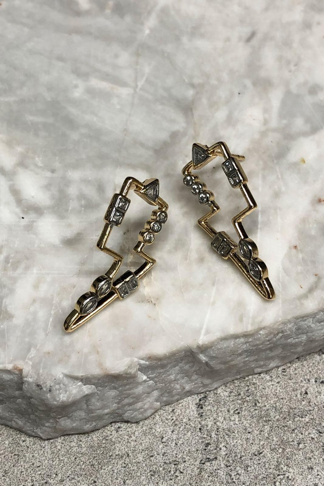 Şimşek Model Gold Küpe