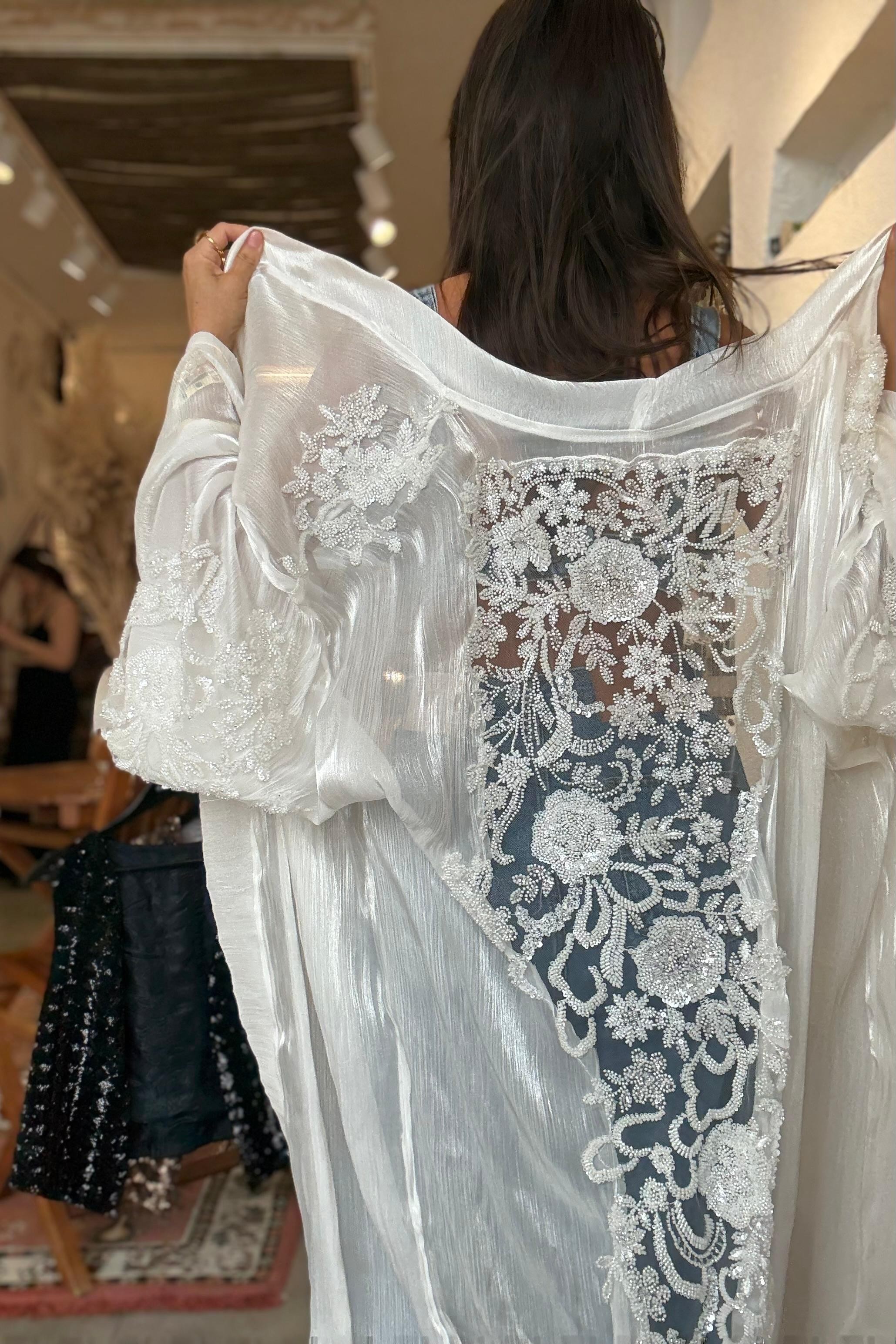 Tül Detaylı İşlemeli Beyaz Kimono