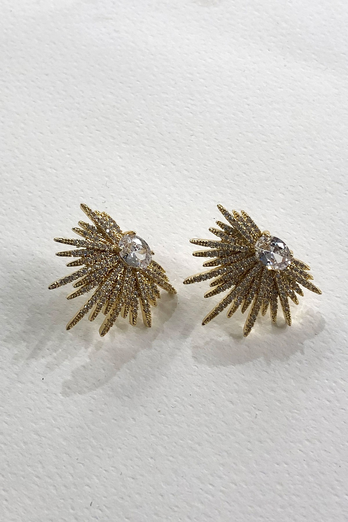 Taşlı Güneş Model Gold Küpe