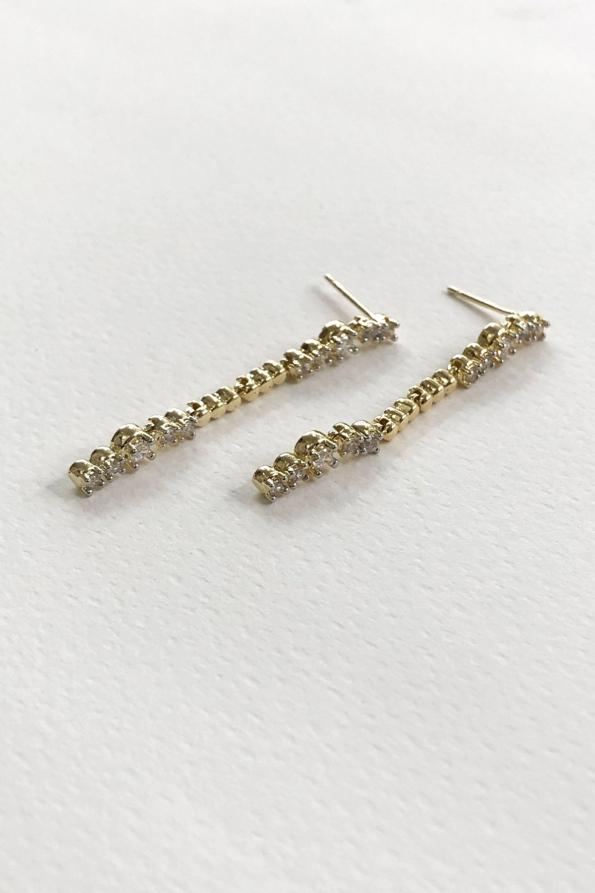 Taşlı Gold Detaylı Uzun Küpe