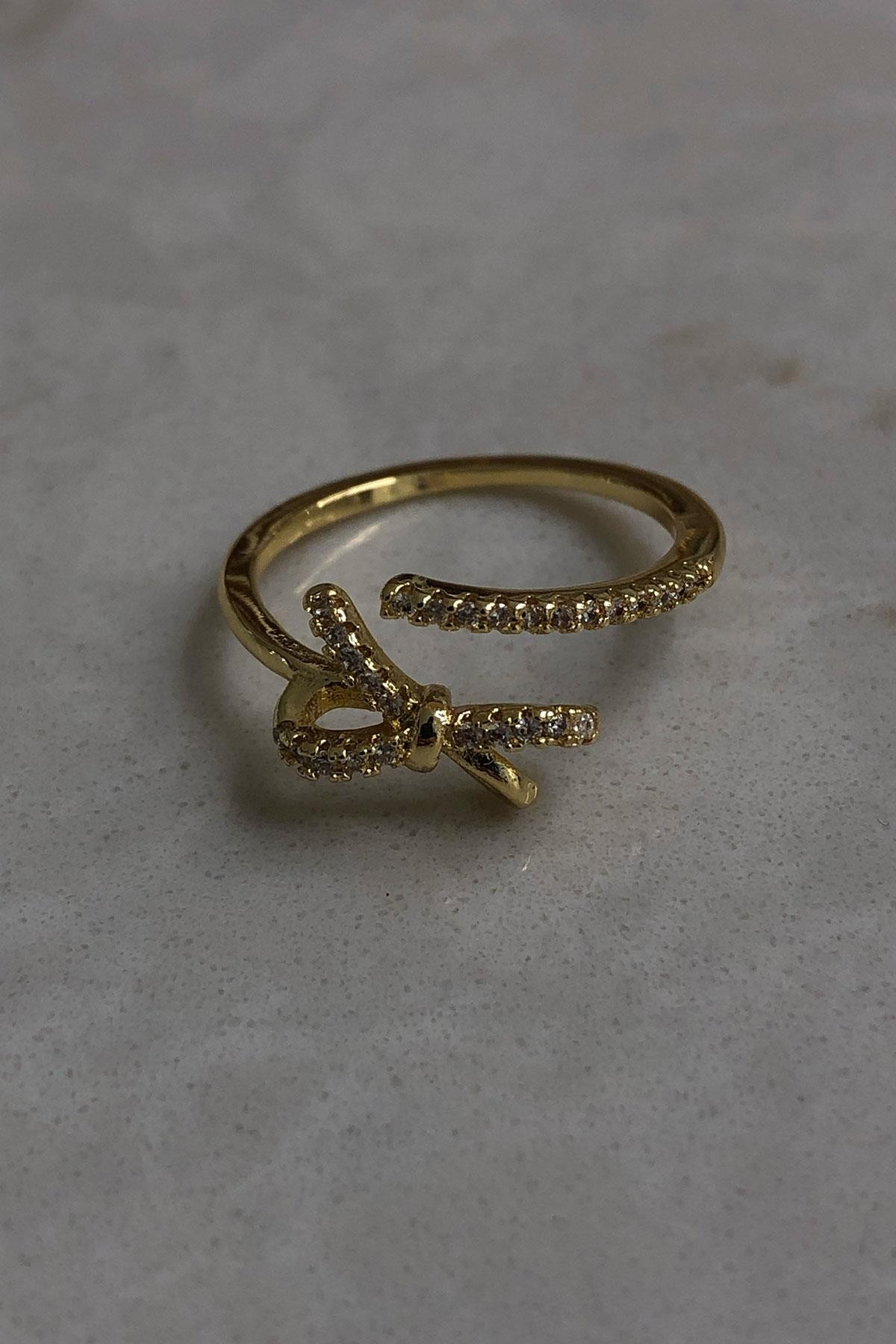 Kurdele Model Gold Detaylı Zirkon Taş Yüzük