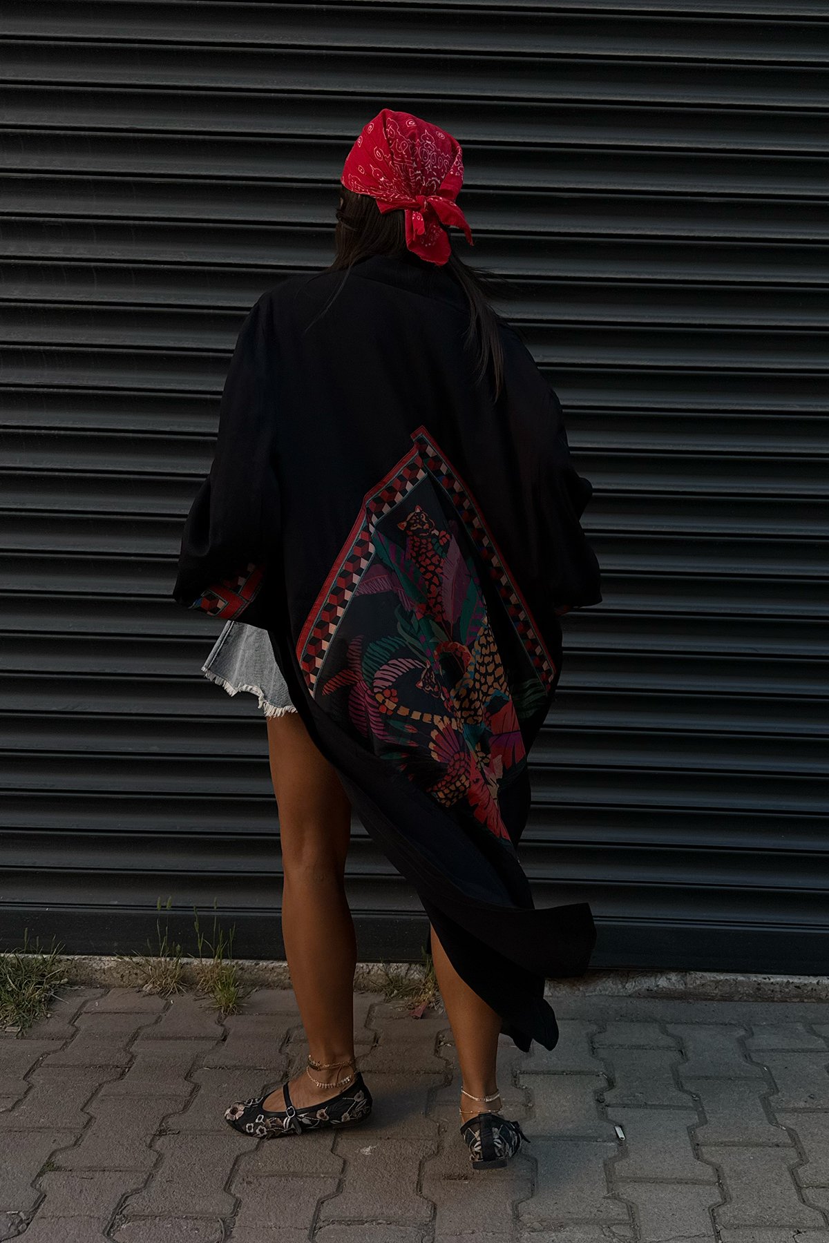 Uçuş | Renkli Desenli Siyah Kimono