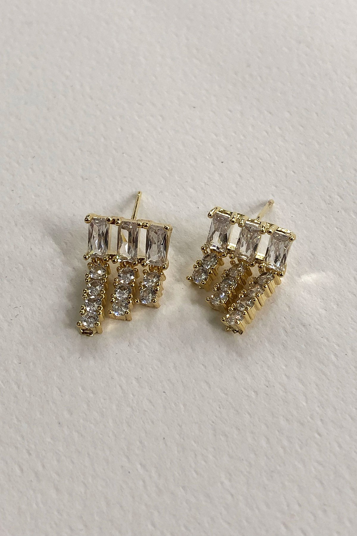 Taşlı Gold Detaylı Zirkon Taş Küpe