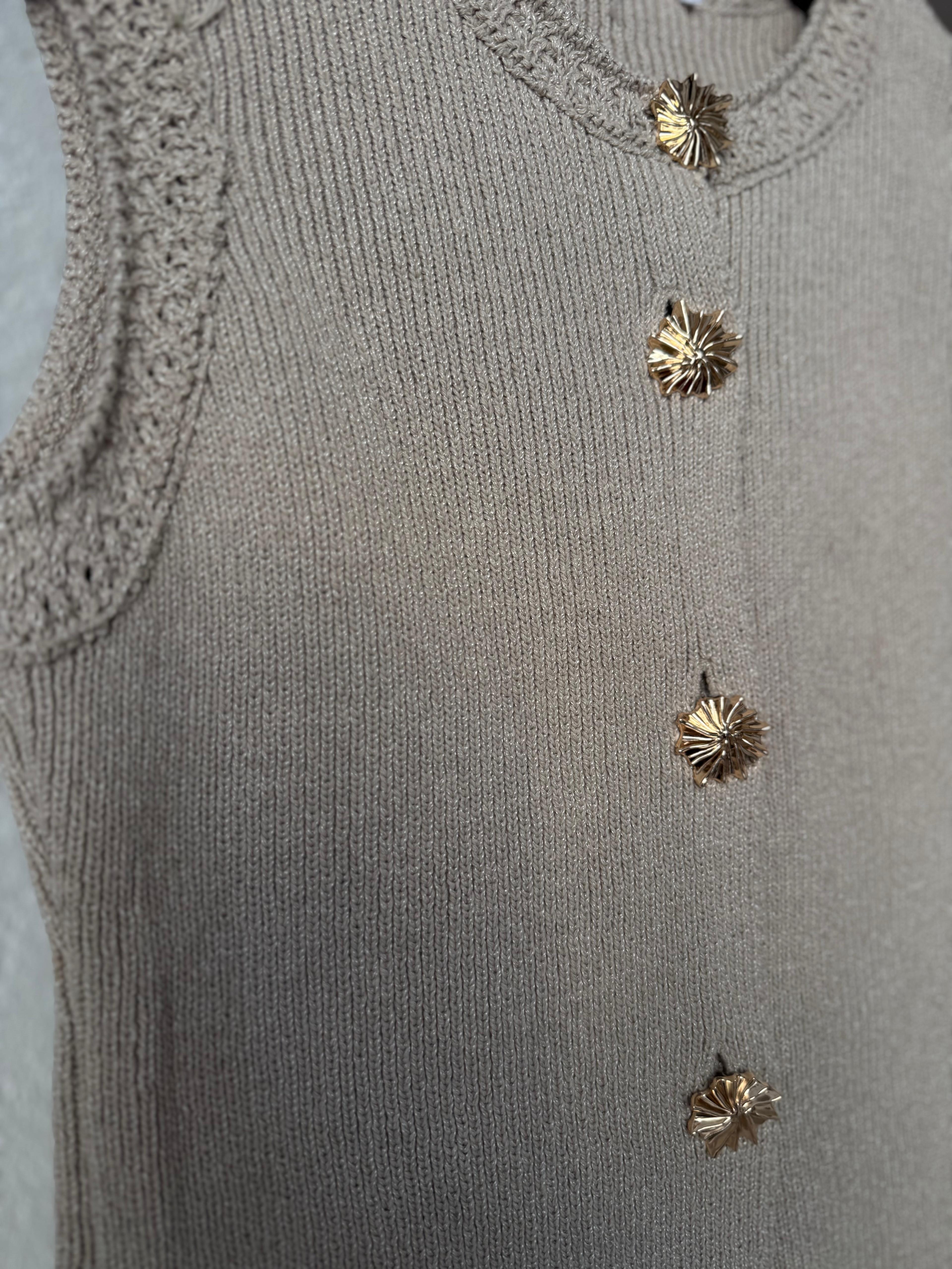 Gold Düğme Detaylı Triko Yelek