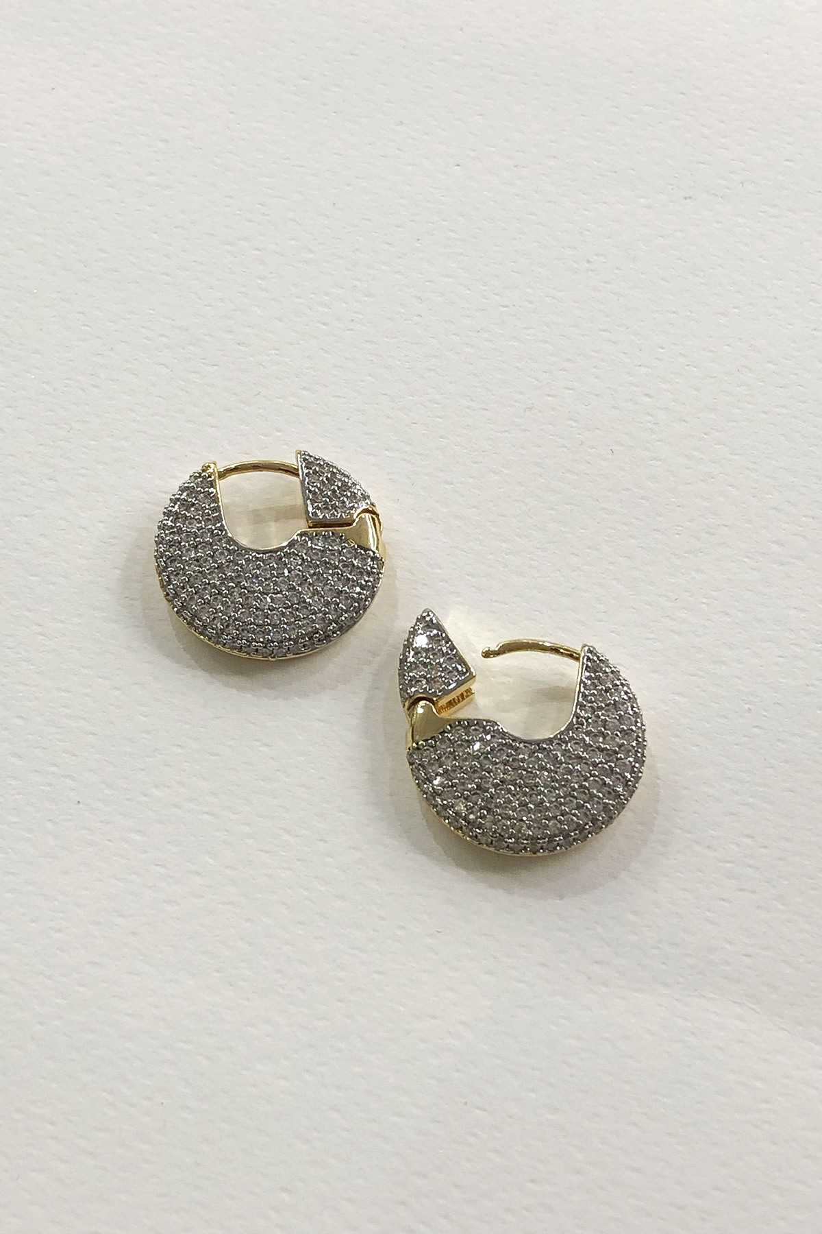 Taşlı Gold Detaylı Kaplama Küpe