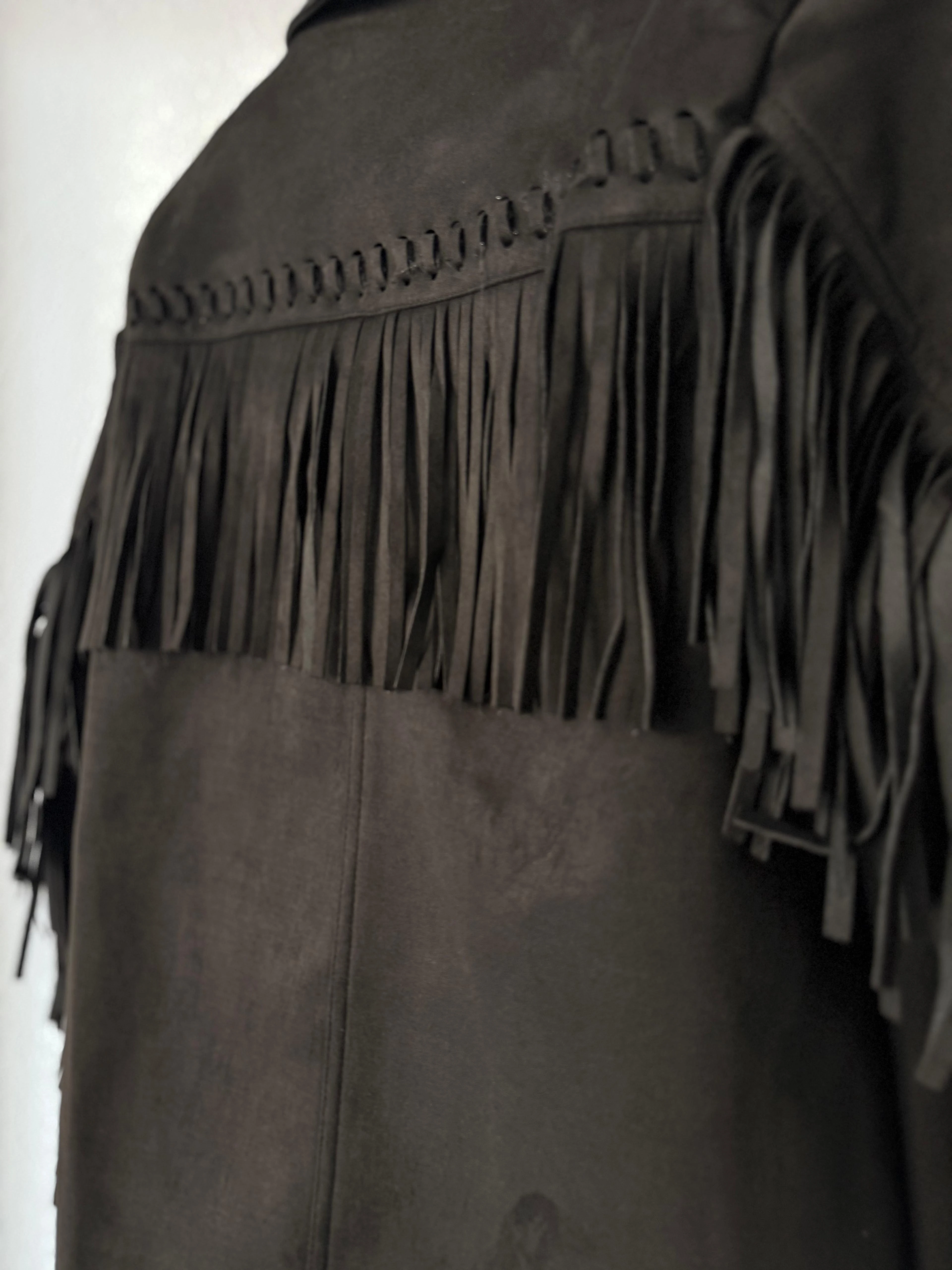 Siyah Püsküllü Ceket