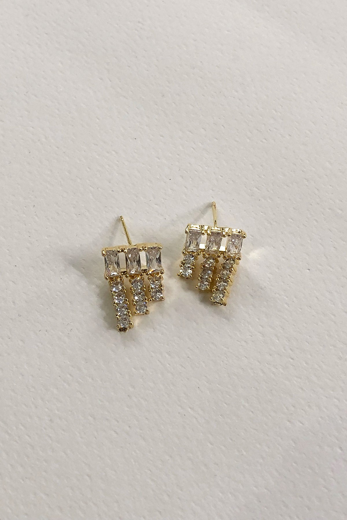 Taşlı Gold Detaylı Zirkon Taş Küpe