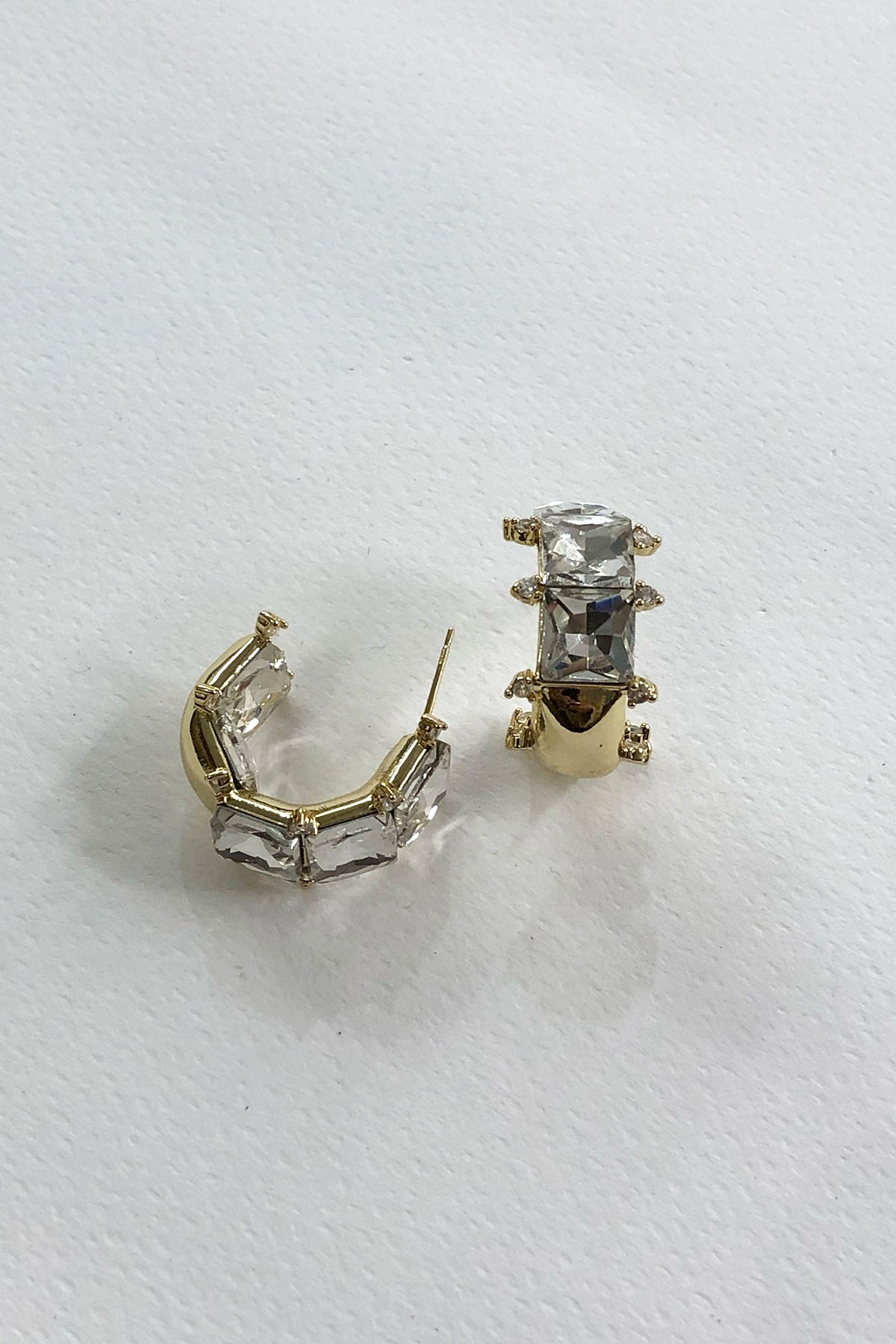 Kare Taşlı Gold Model Küpe