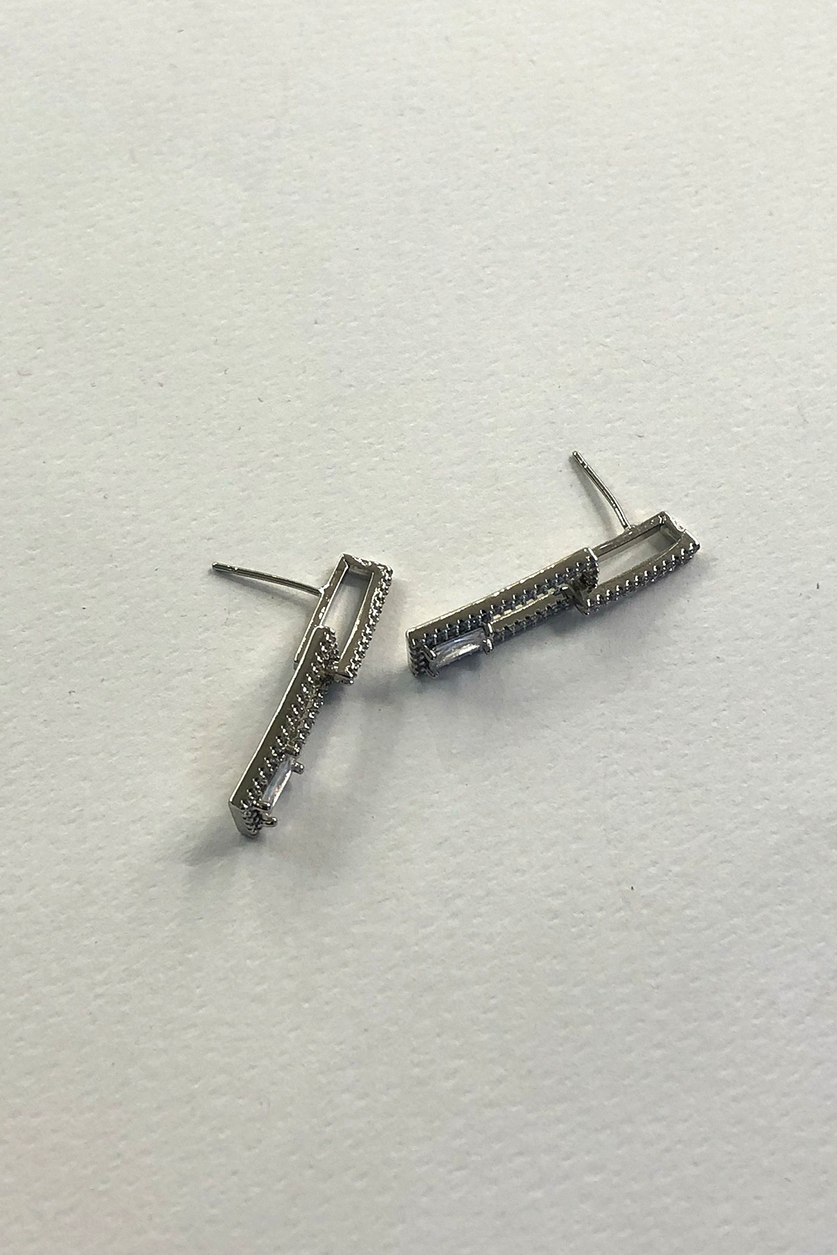 Dikdörtgen Model Minimal Zirkon Taşlı Silver Küpe