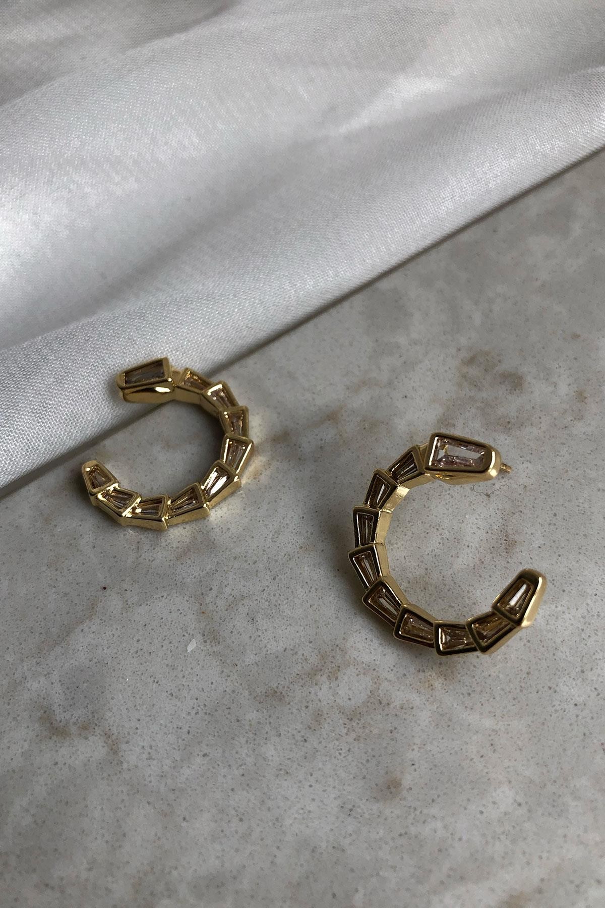 Kare Taşlı Model Gold Detaylı Kaplama Küpe