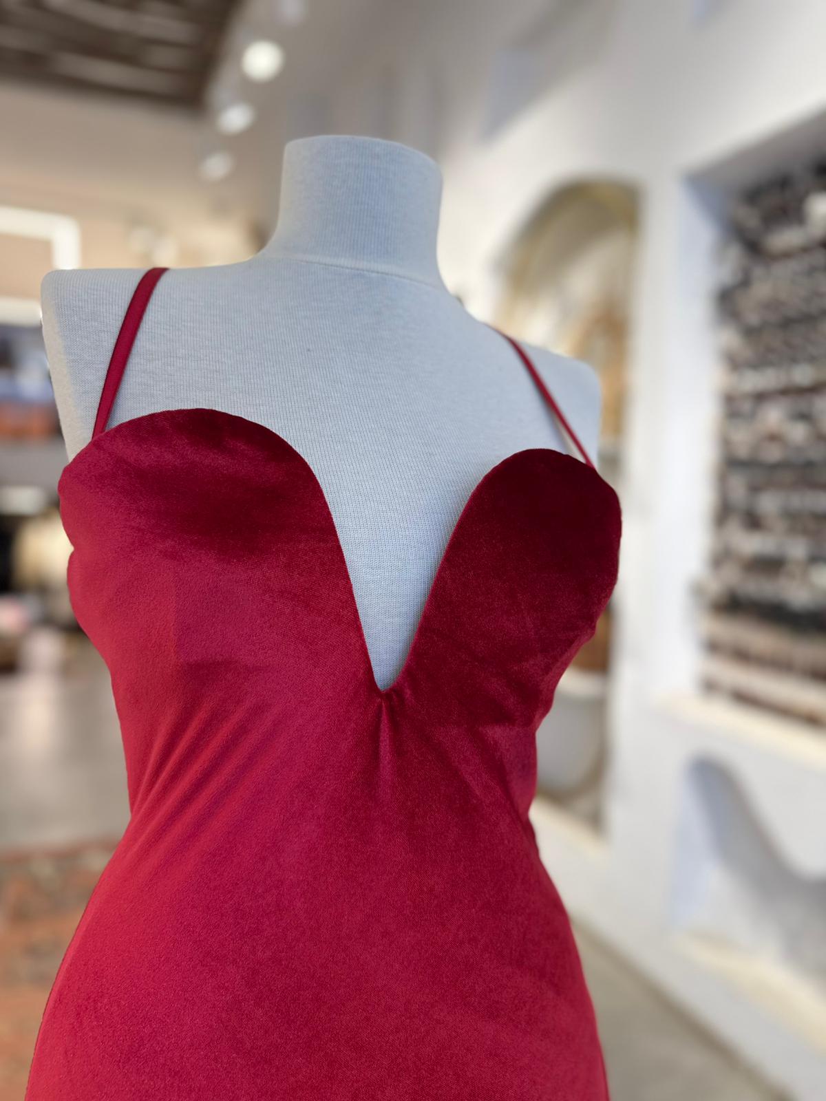 Dekolteli Kırmızı Uzun Elbise