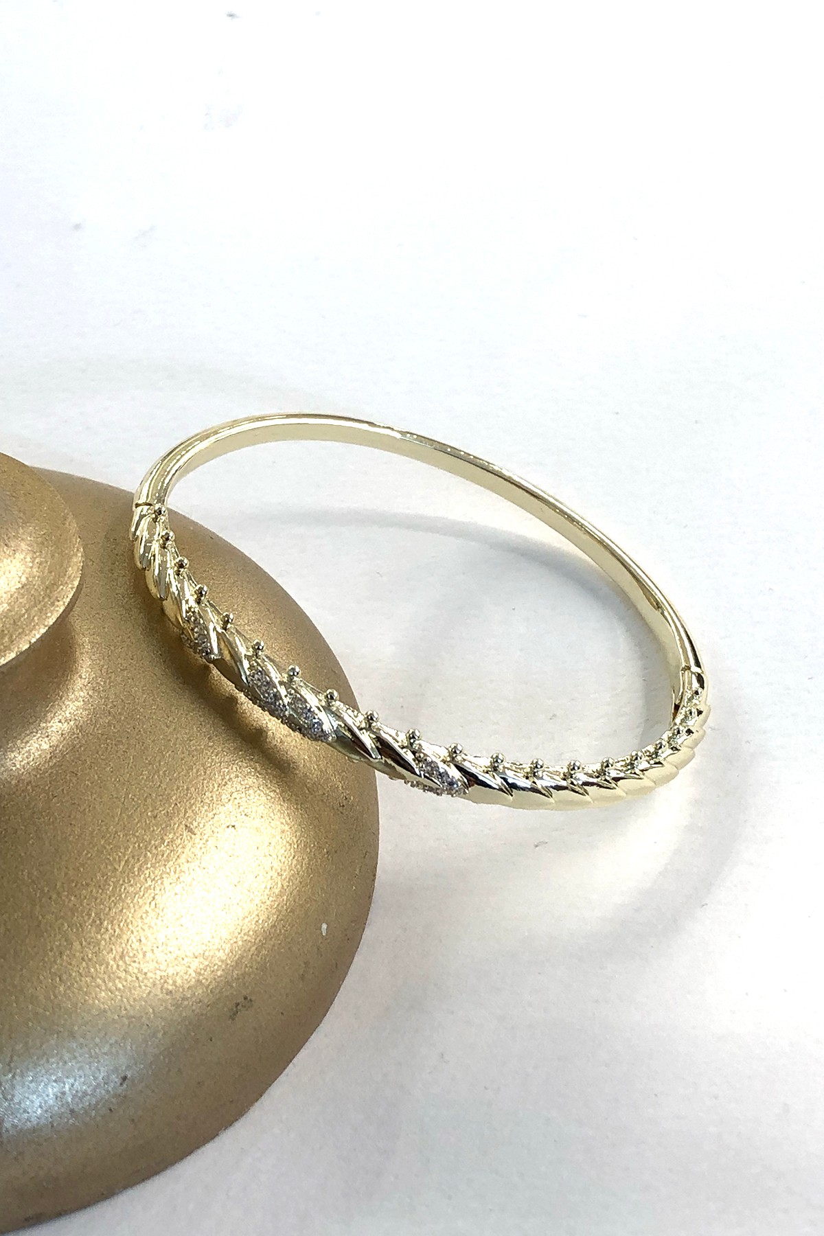 Taşlı Burgu Model Gold Detaylı Xp Kaplama Kelepçe Bileklik