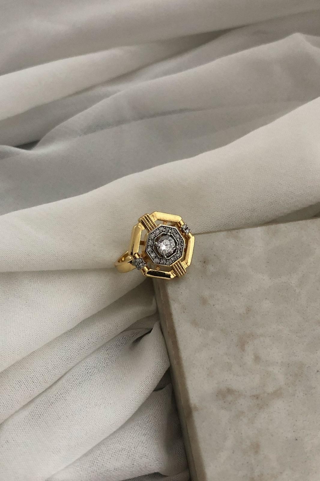 Geometrik Tek Taş Model Gold Detay Zirkon Taş Yüzük