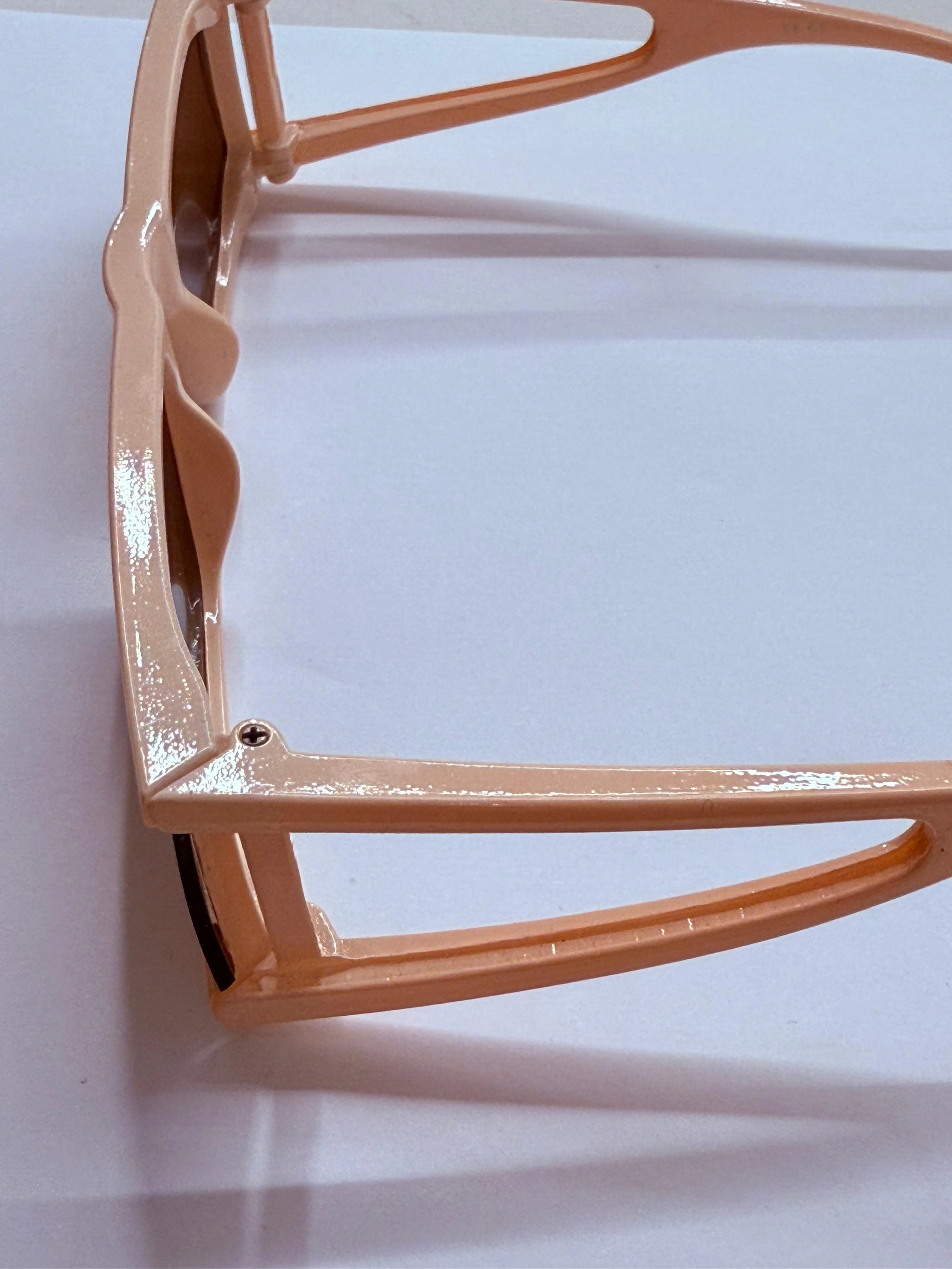 Pembe Dikdörtgen Çerçeveli Gözlük