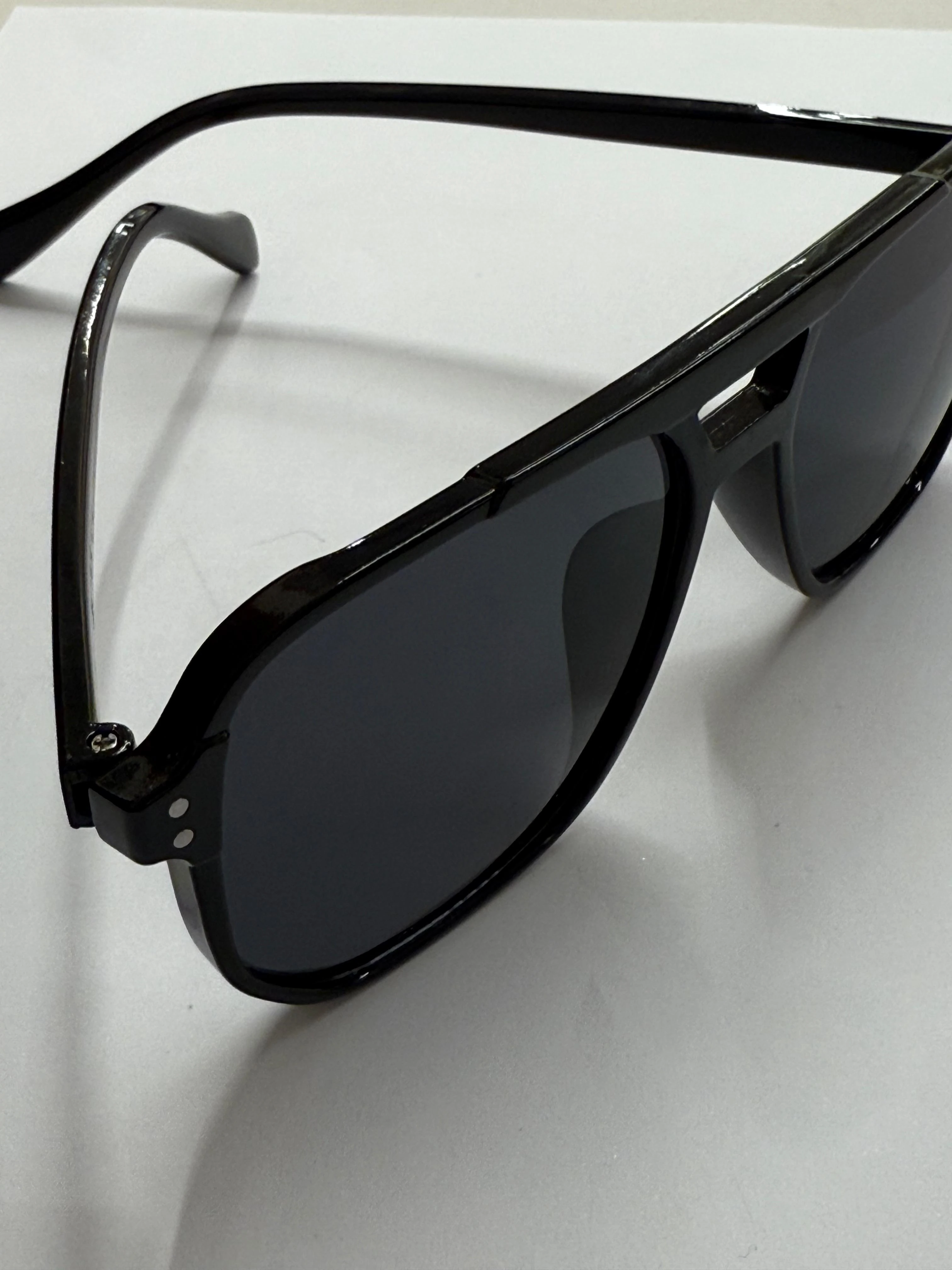 Siyah Çerçeveli Gözlük