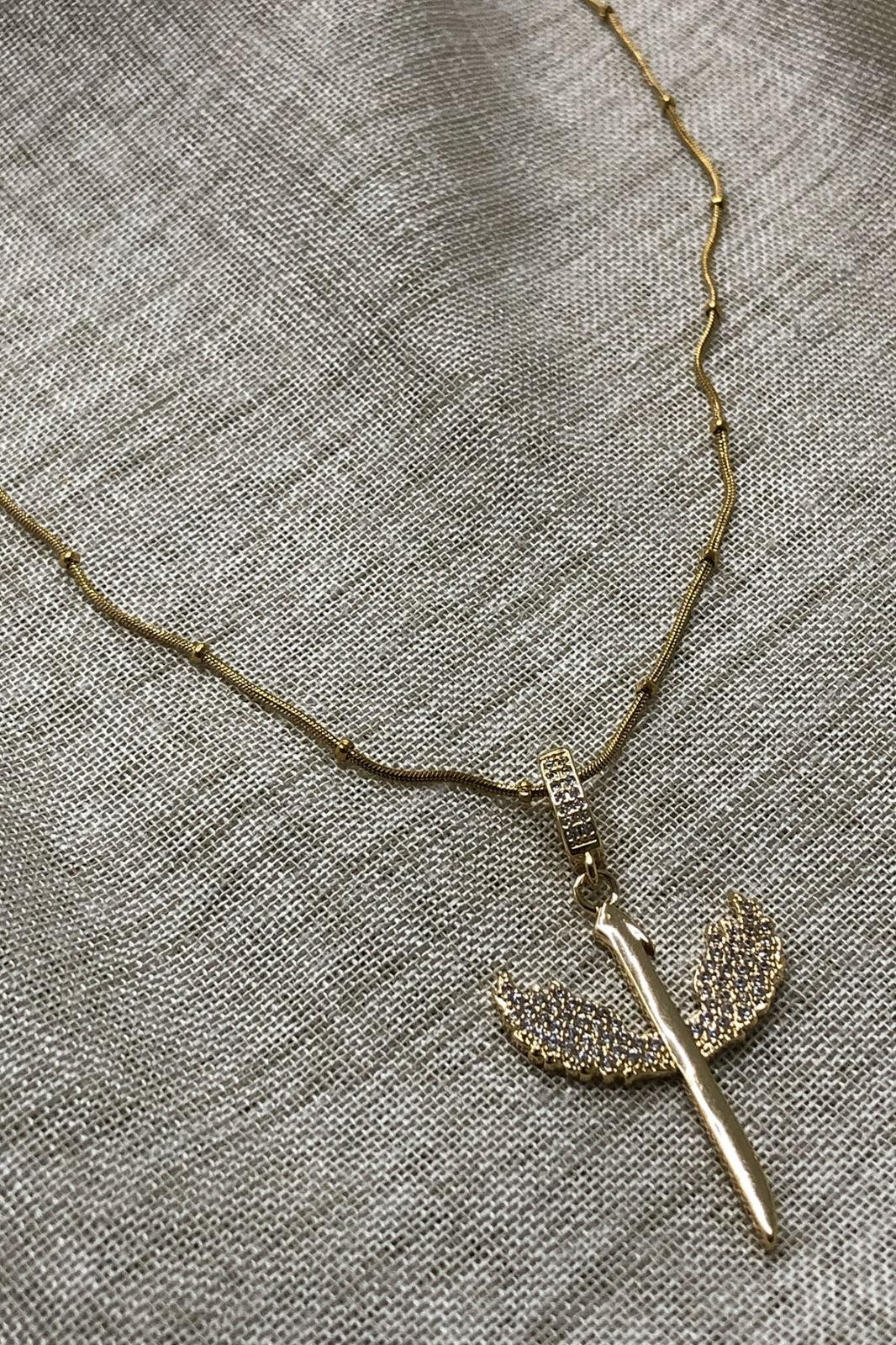 Kanatlı Elif Model Zirkon Taş Gold Çelik Kolye