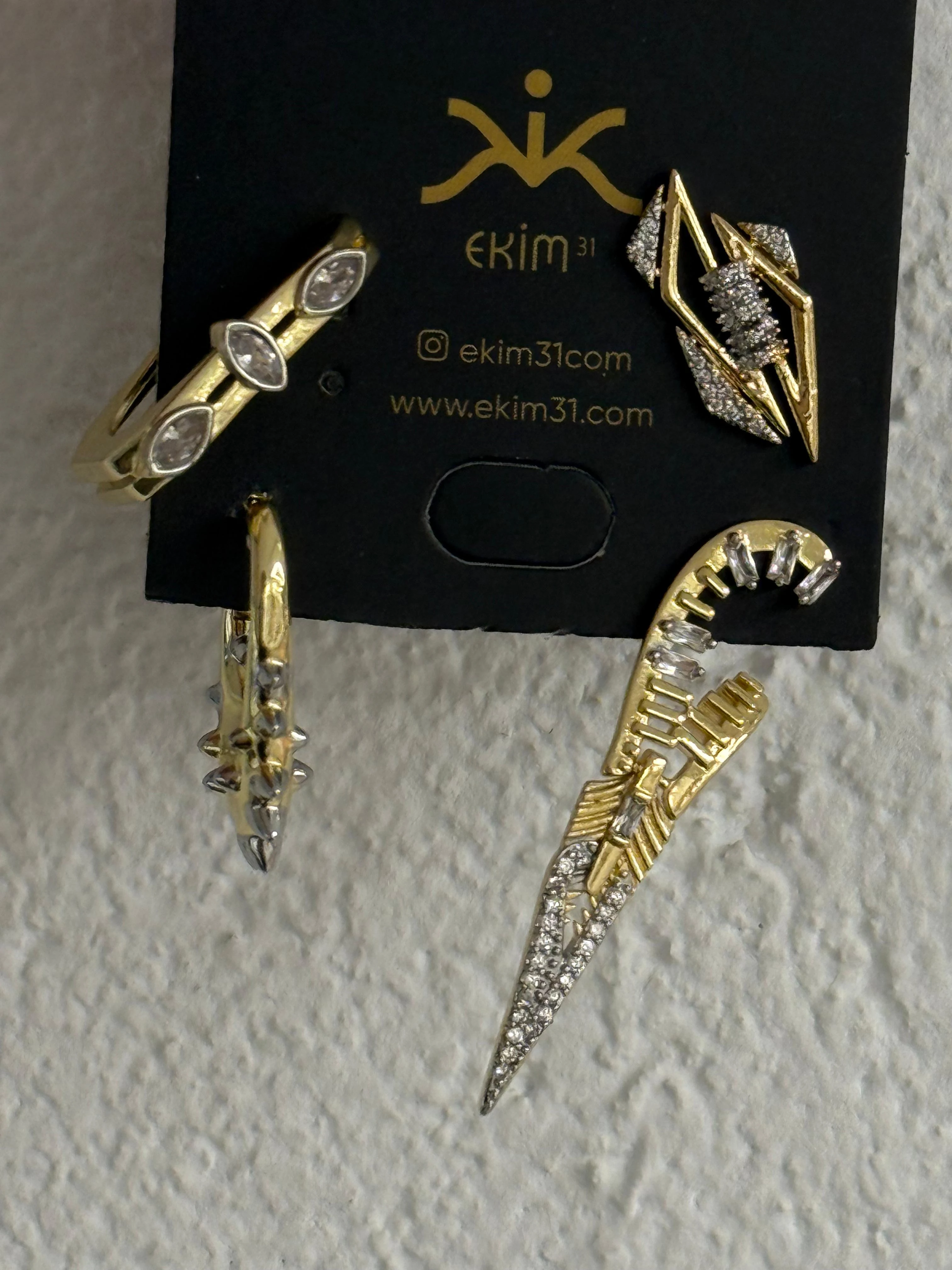 Parlak Taş Detaylı Küpe Kombini