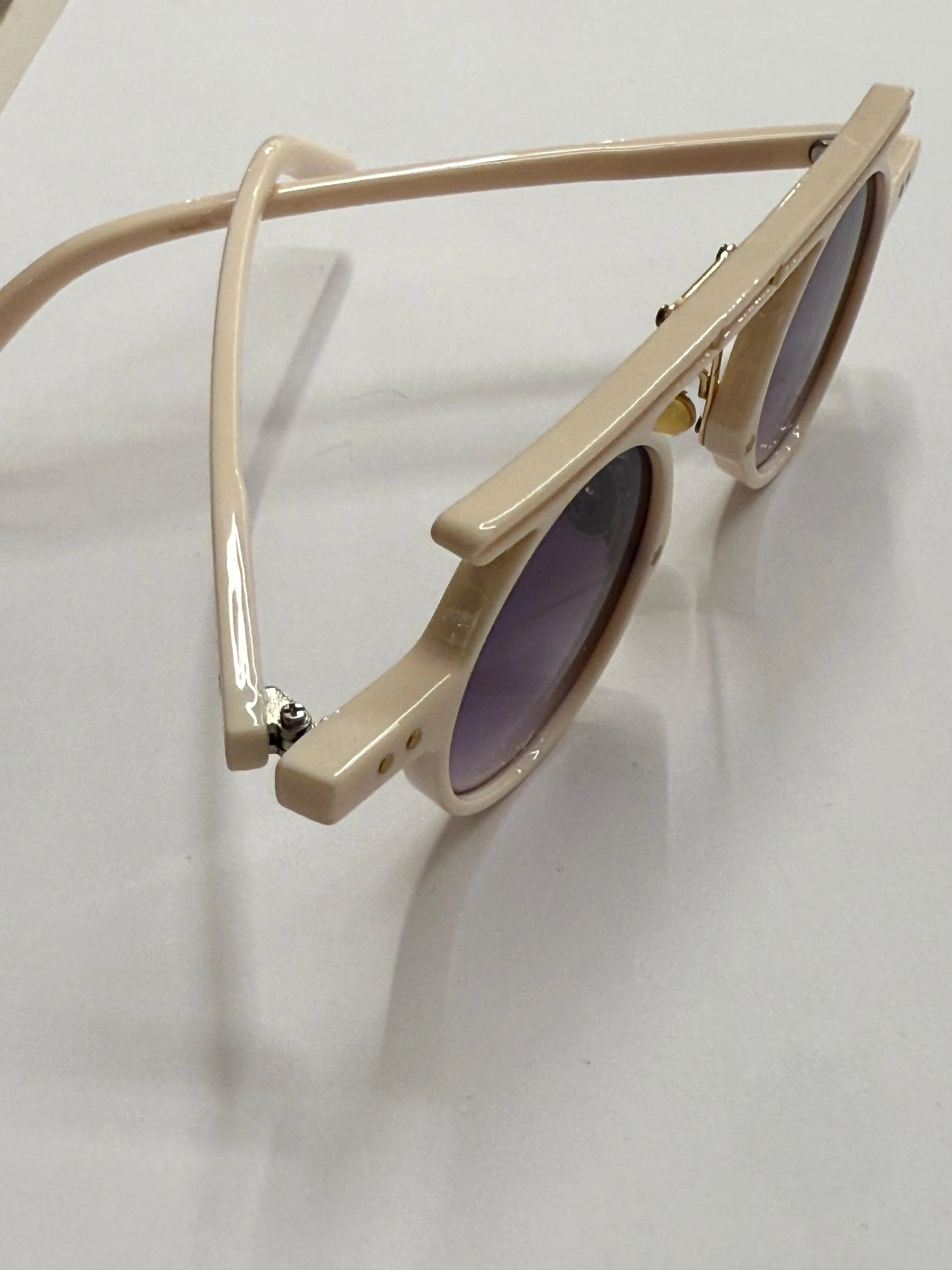 Krem Çerçeveli Gözlük