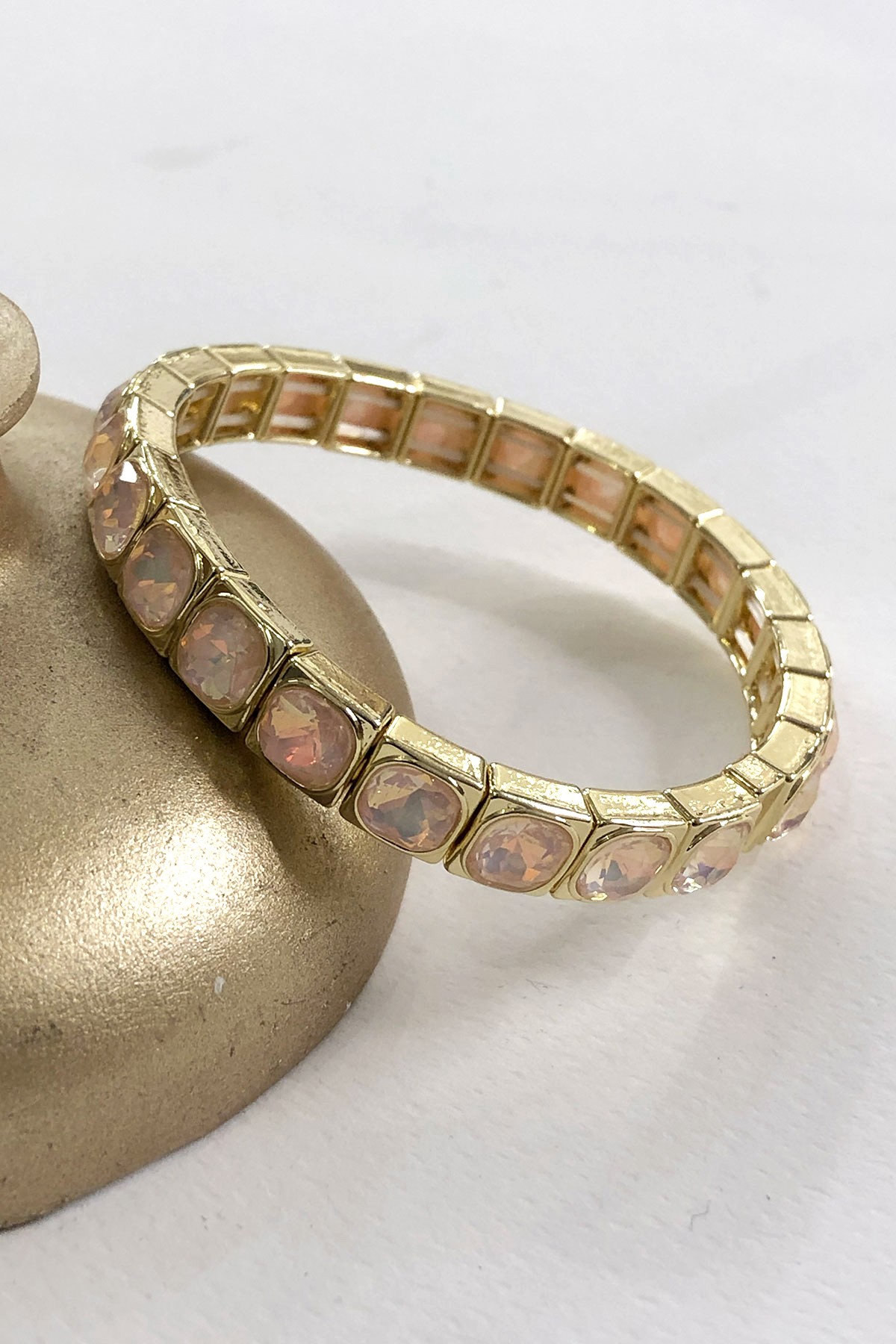 Toz Pembe Taşlı Gold Detaylı Lastikli Bileklik