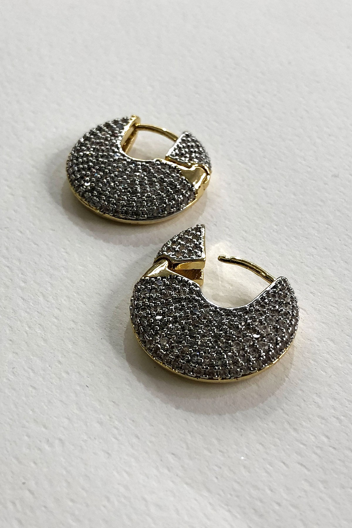 Taşlı Gold Detaylı Kaplama Küpe