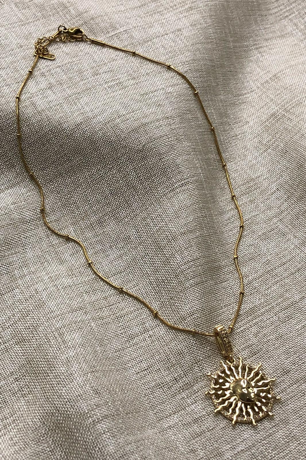 Silüet Güneş Model Zirkon Taş Gold Çelik Kolye