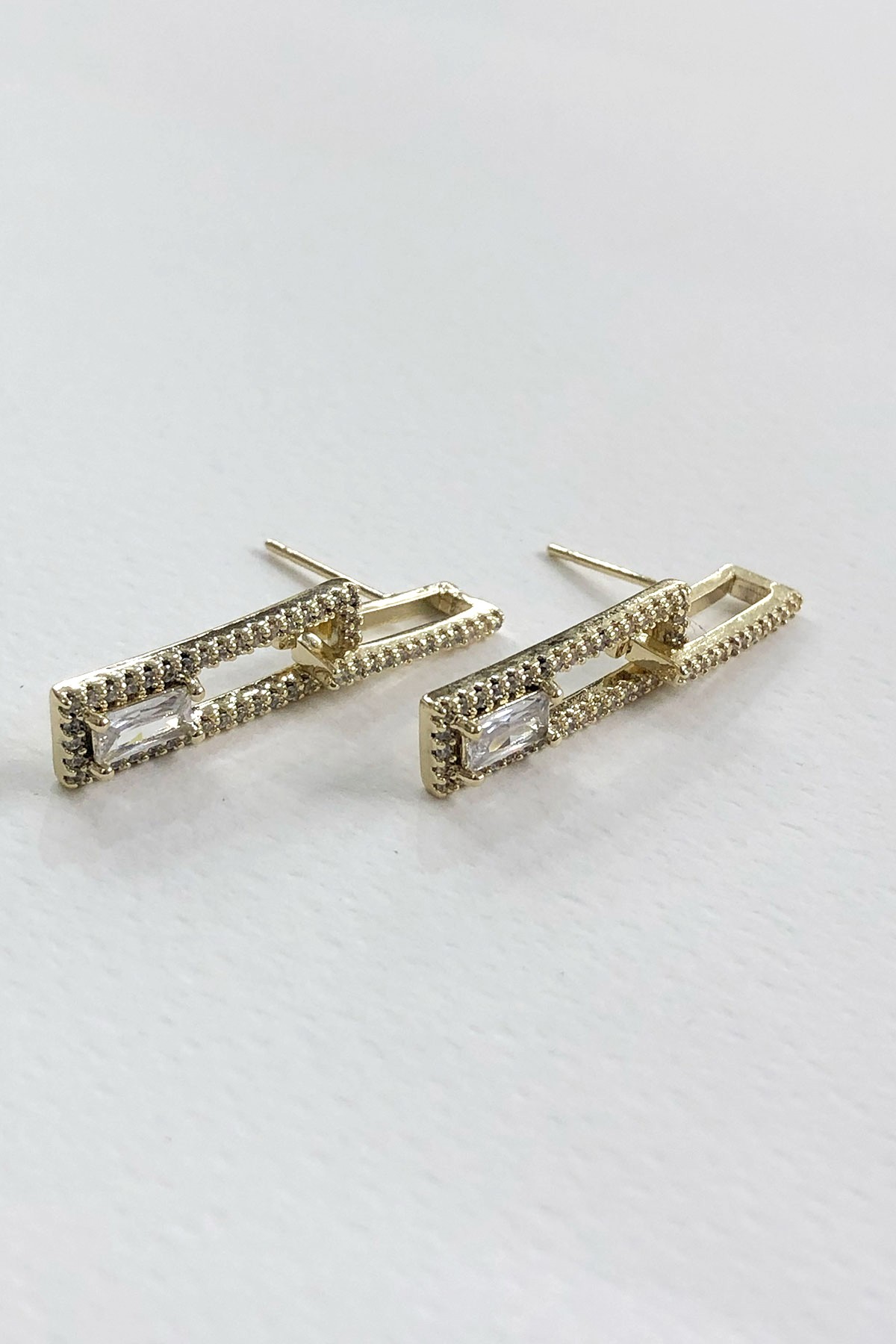 Dikdörtgen Model Minimal Zirkon Taşlı Küpe