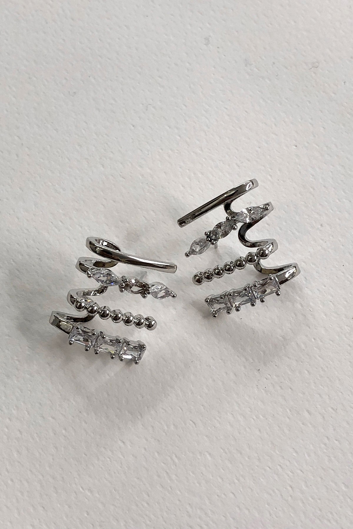Sıralı Model Taşlı Silver Küpe