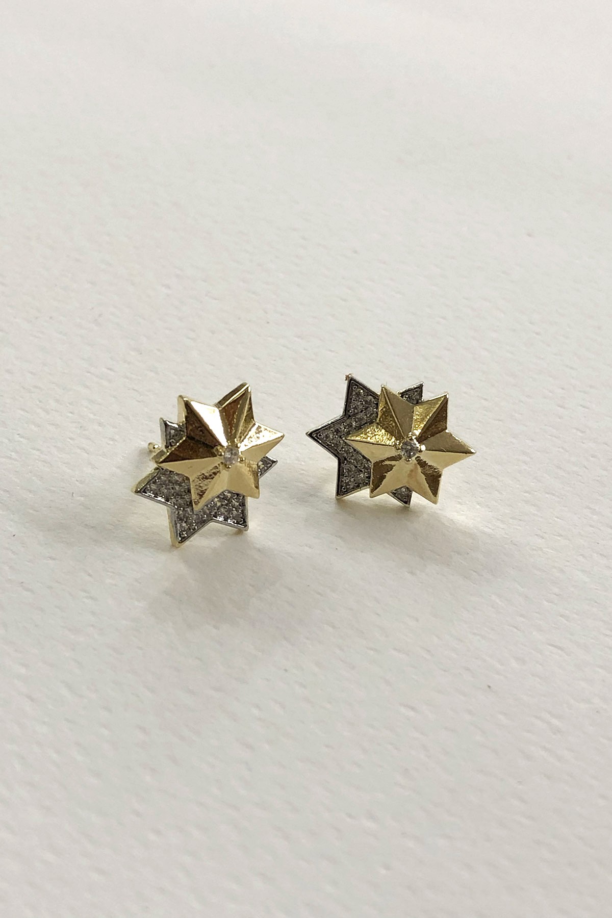 Yıldız Model Taşlı Gold Detaylı Küpe