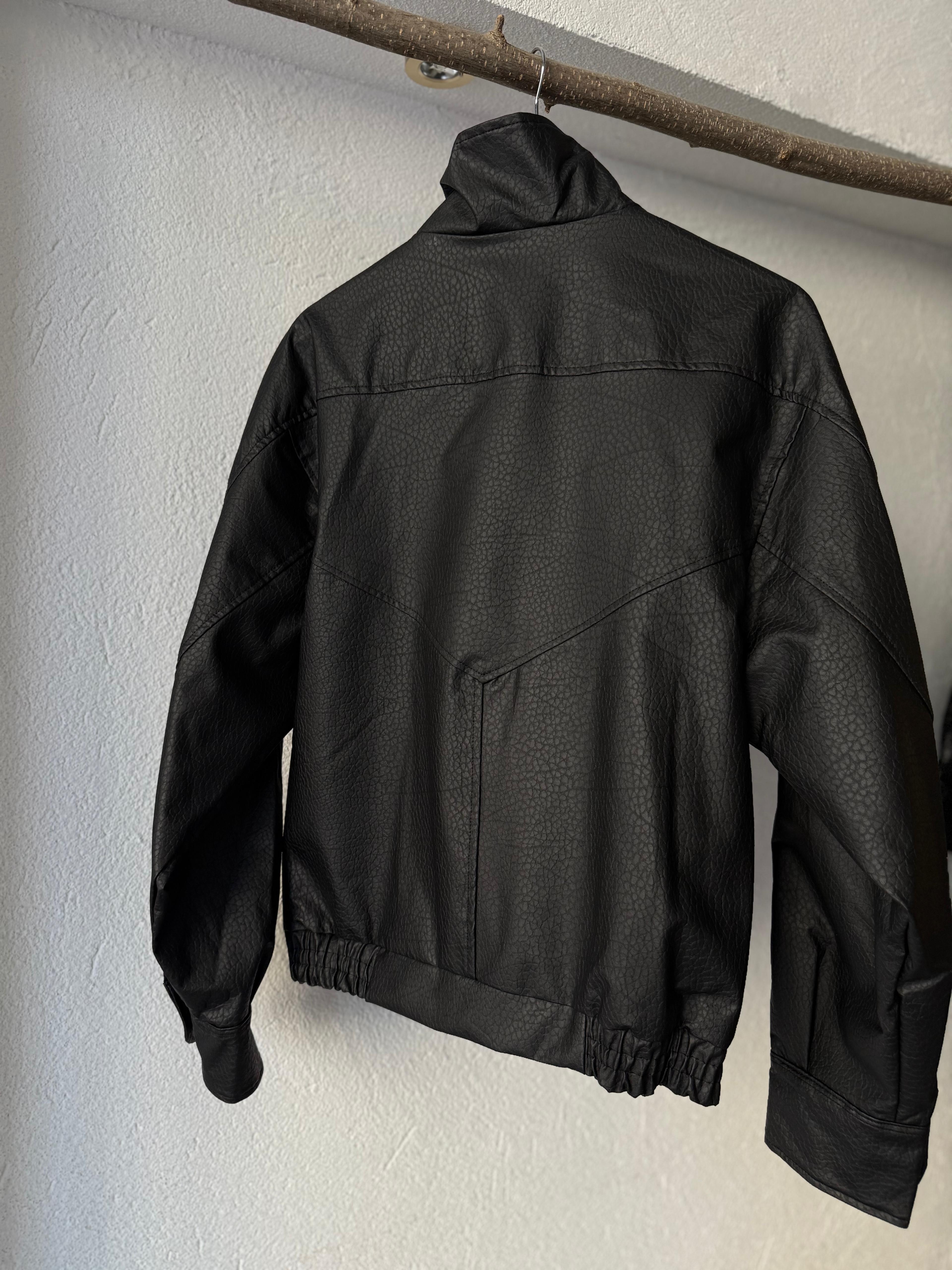 Boğaz Detaylı Deri Ceket