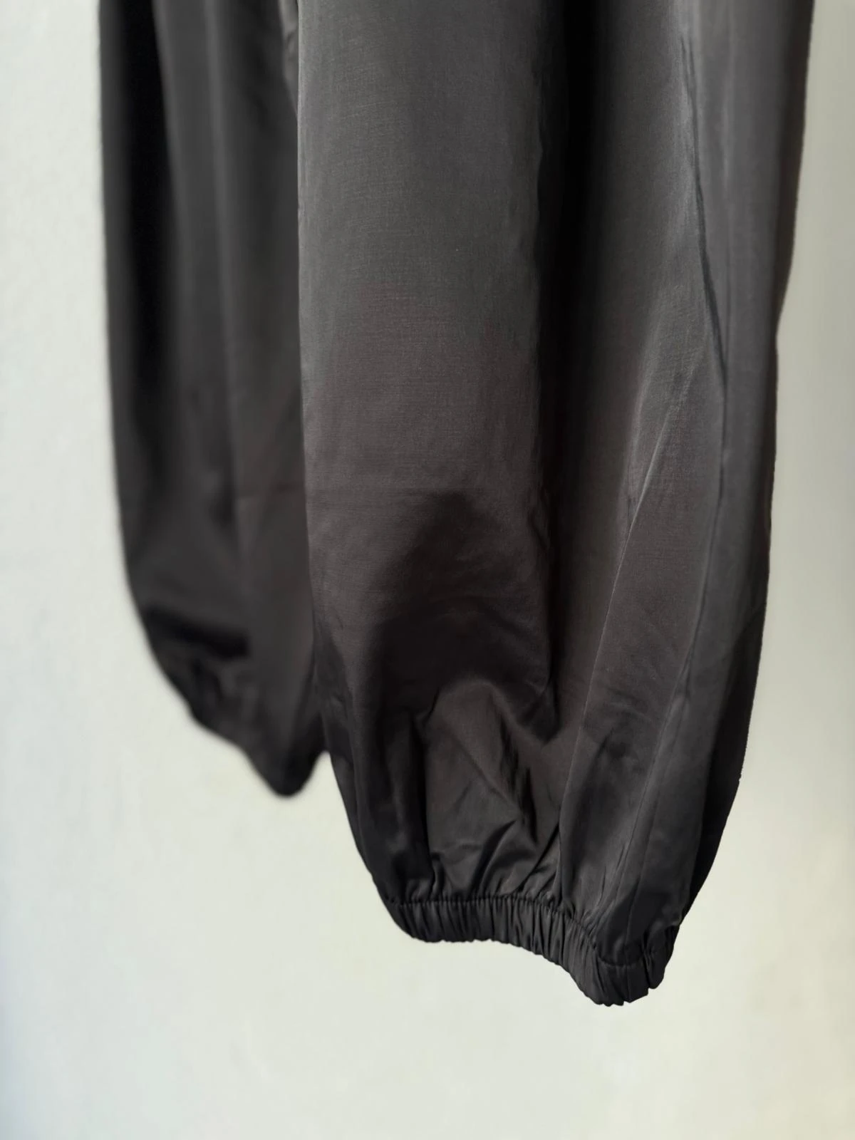 Paçası Lastikli Saten Pantolon